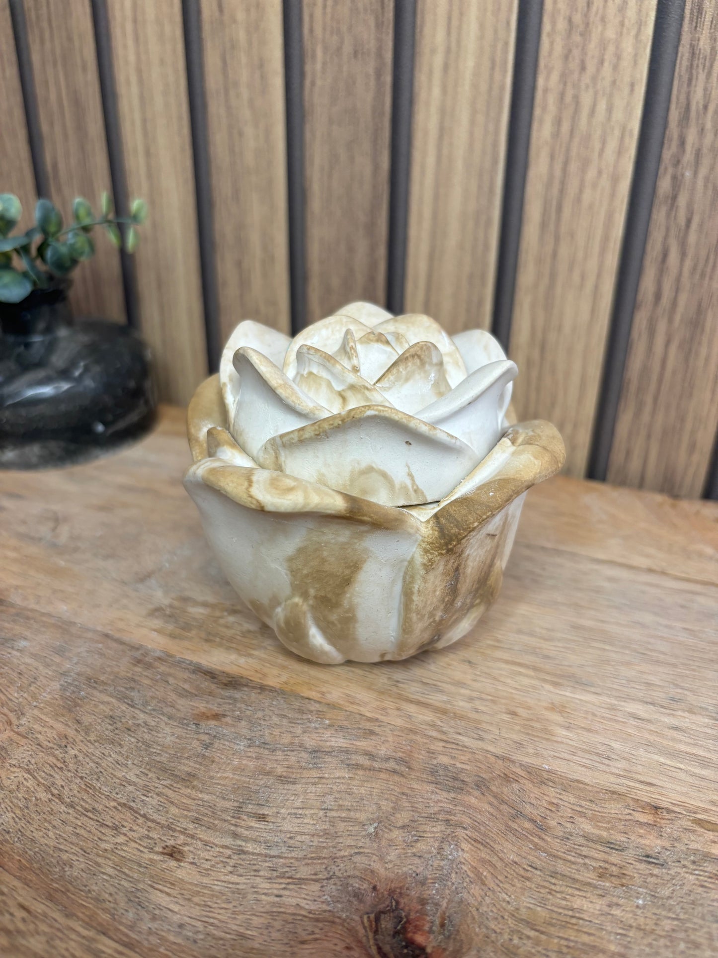 Objet déco. Boîte à bijoux. Bougie parfumée. Déco. Décoration d’intérieur. Parfum d’intérieur. Artisan Français. Artisanat. Fait main. Idée cadeau. Noël. Effet marbre.