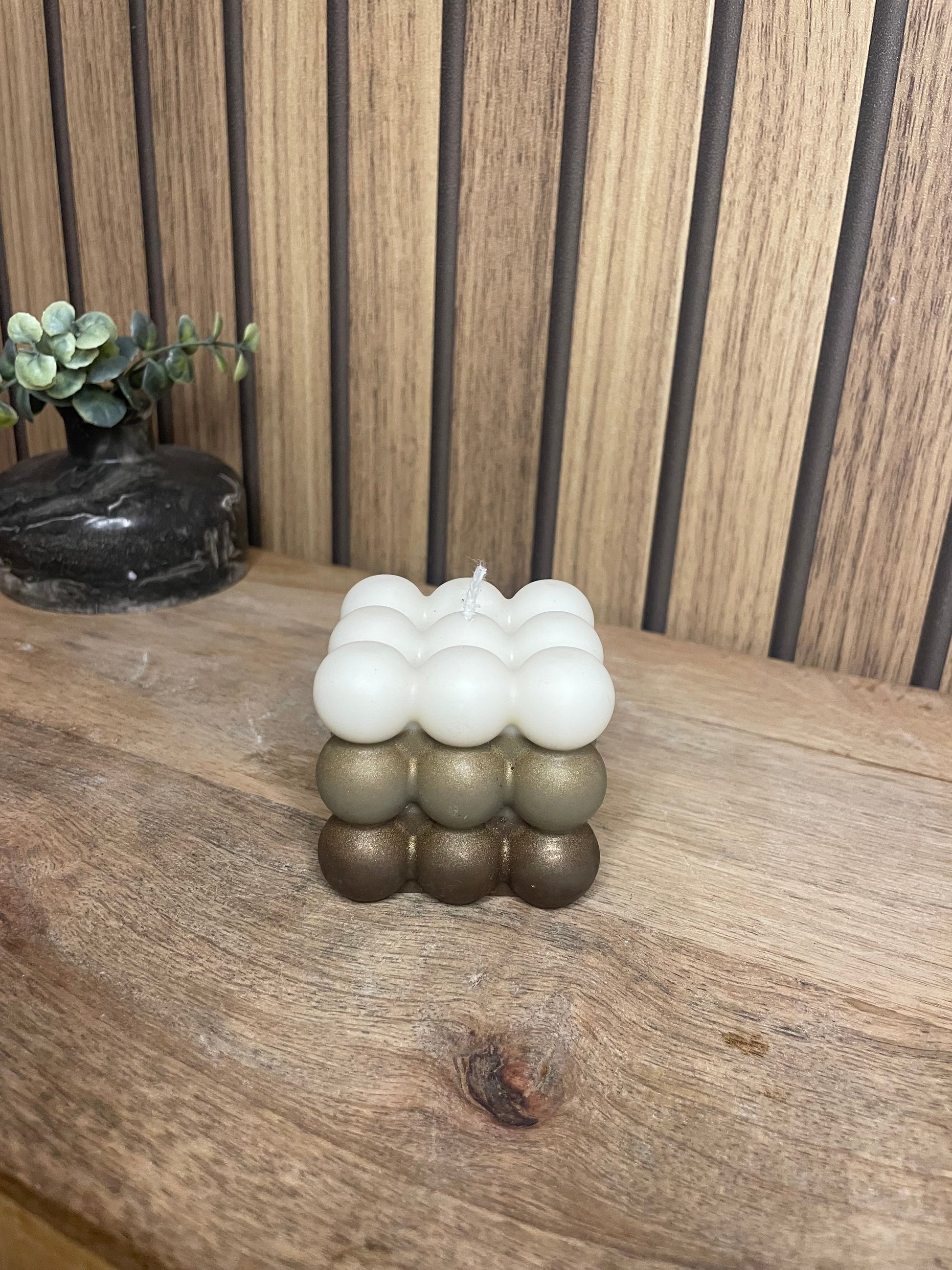 Bougie parfumée Bubble tricolore beige personnalisable. Cire végétal et parfum de Grasse. Bougie artisanale fait main.