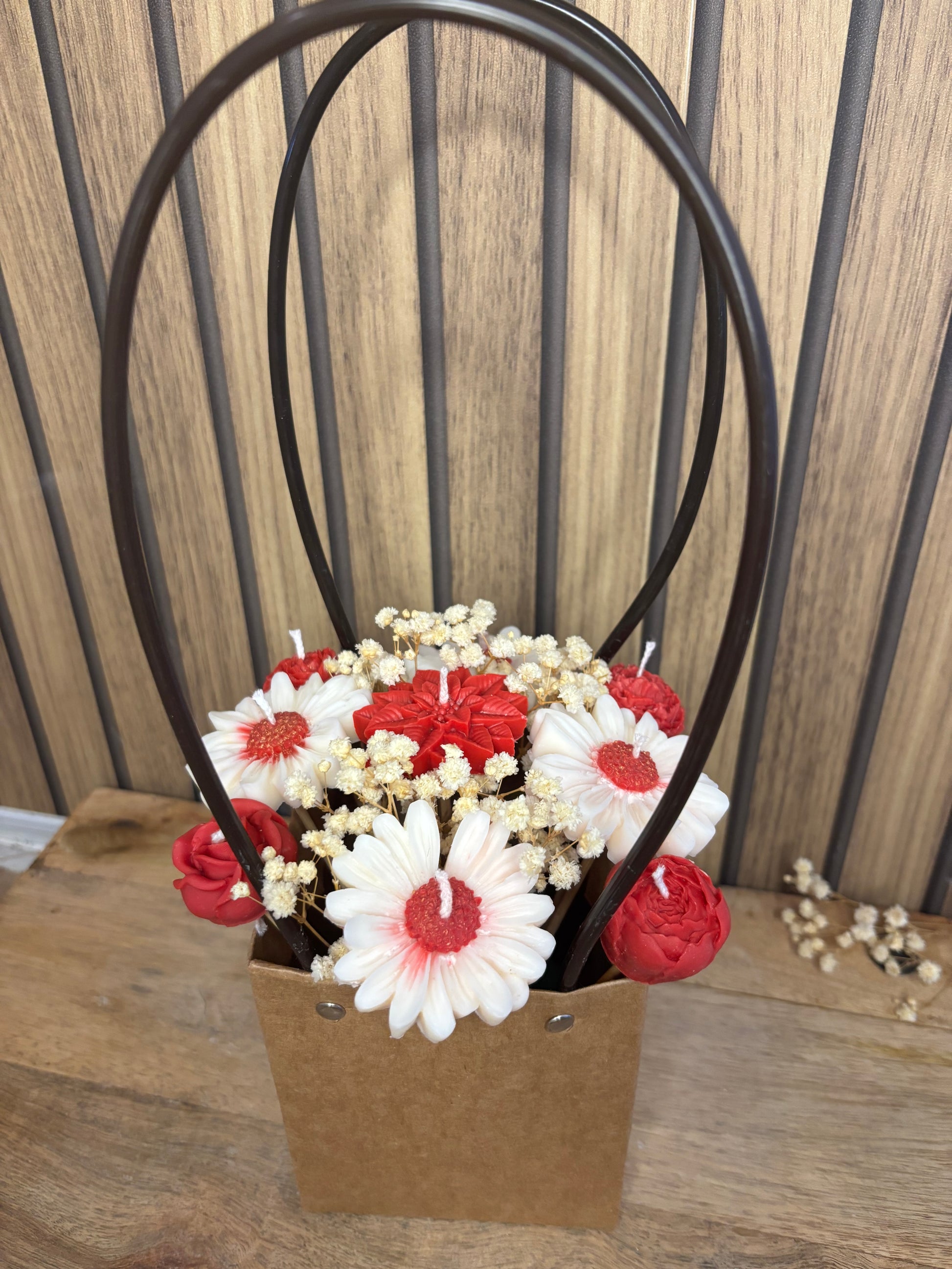 Bouquet. Saint Valentin. Bougie parfumée. Cadeau. Fleur. Parfum d’intérieur. Décoration. Idée cadeau. Anniversaire.