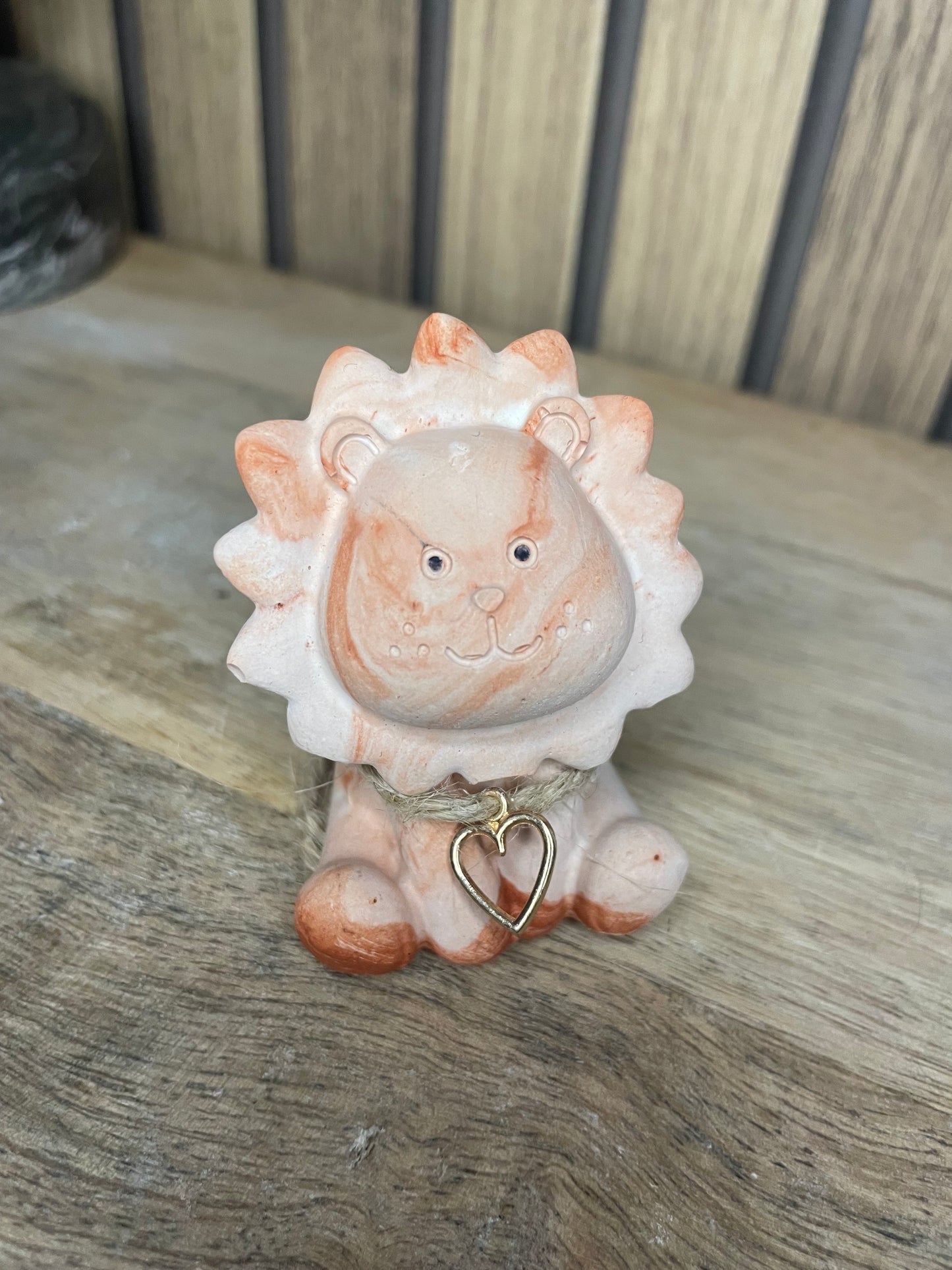FIGURINE LION