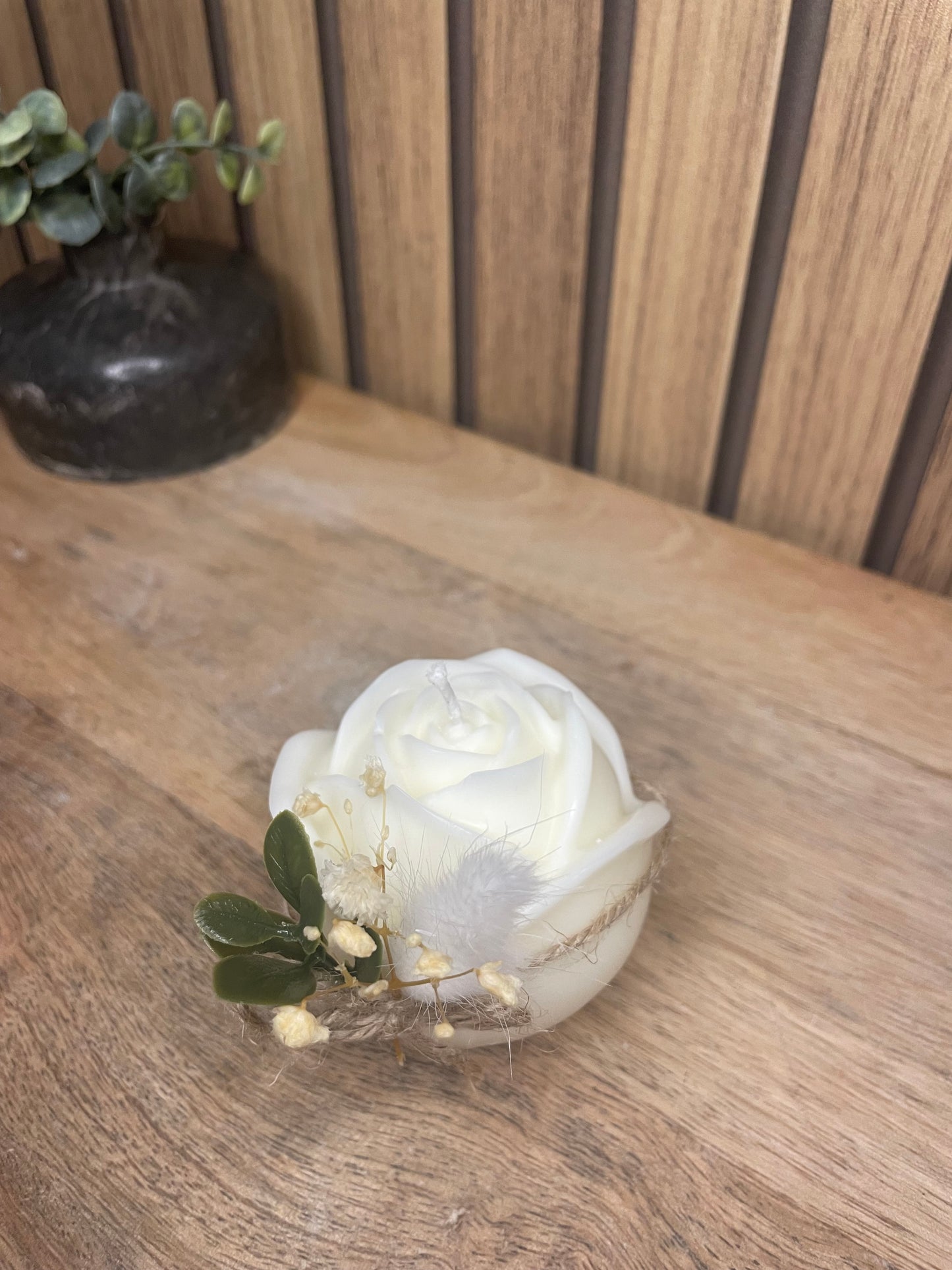 Décoration bougie parfumée en forme de roses avec fleurs séchées personnalisable. Cire végétal et fragrances de Grasse. Bougie artisanale. Cadeaux pour événements et cérémonies