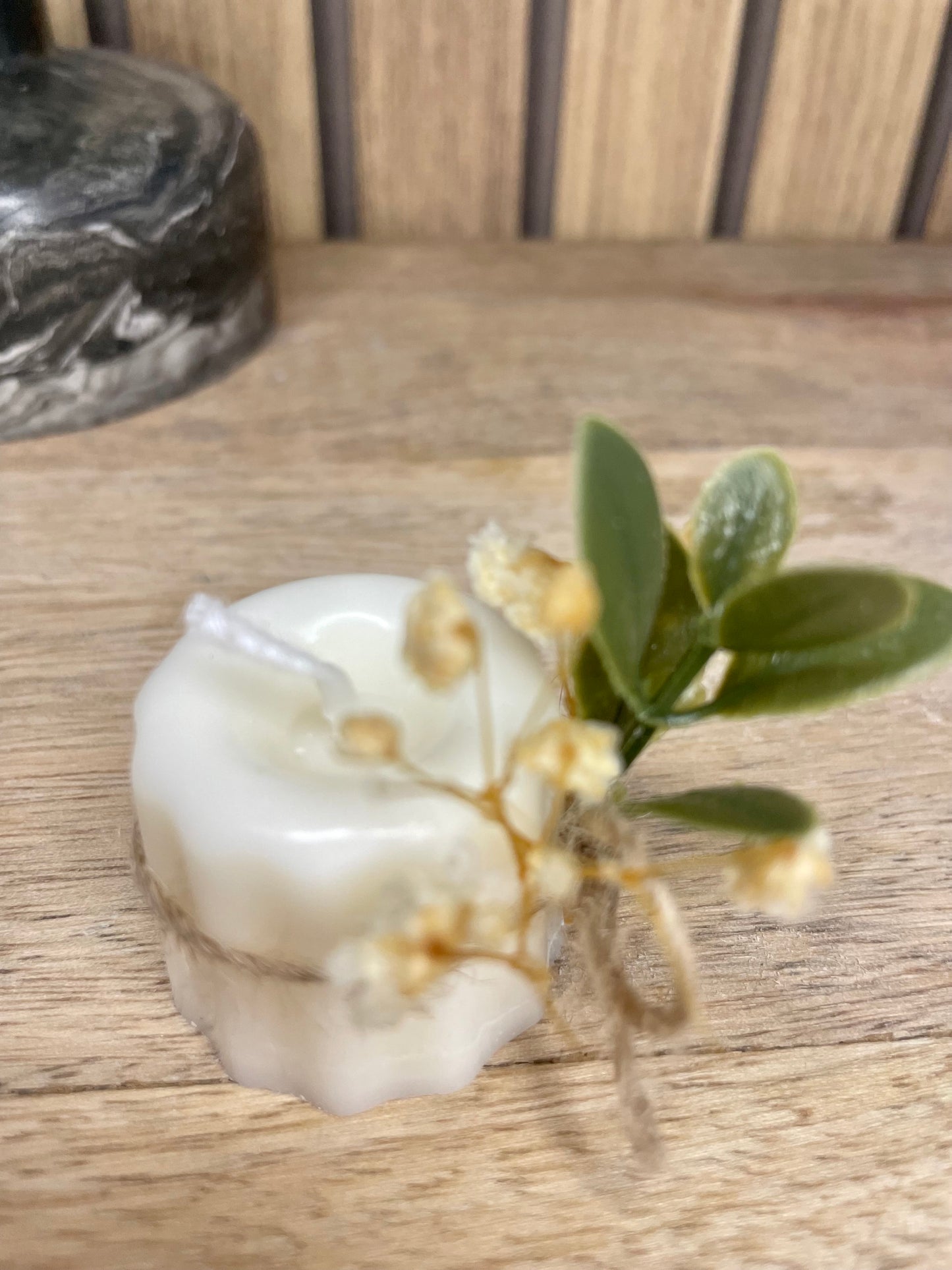 Bougie parfumée cannelé. Cire végétal et parfum de Grasse. Fabrication artisanale fait main. Cadeaux fêtes événements et cérémonies.