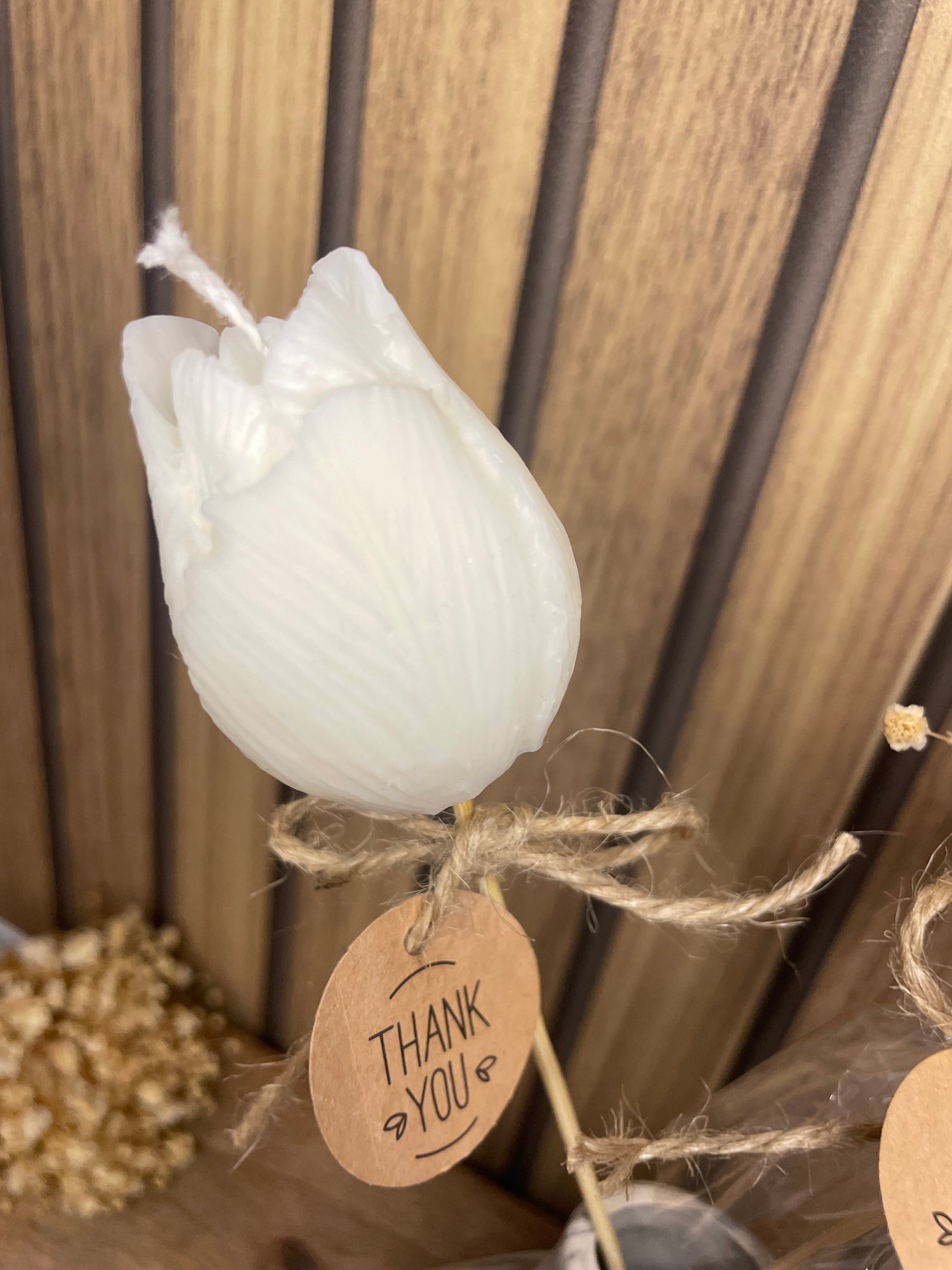 Décoration et cadeau tulipes parfumée pivoine à personnaliser. Cire végétal et fragrances de Grasse. Bougie artisanale. Cadeaux invités cérémonies et événements. Mariage baptême anniversaire communion. Plaisir d’offrir
