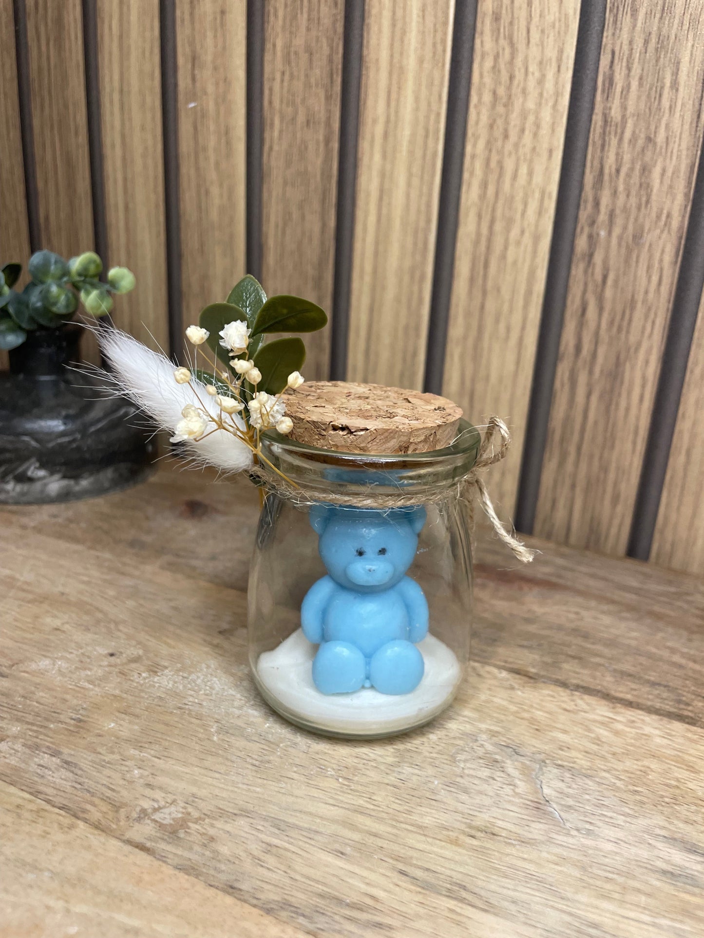 Décoration bougie parfumée ourson et fleurs séchées personnalisable. Cire végétal et fragrances de Grasse. Bougie artisanale. Cadeaux pour événements et cérémonies