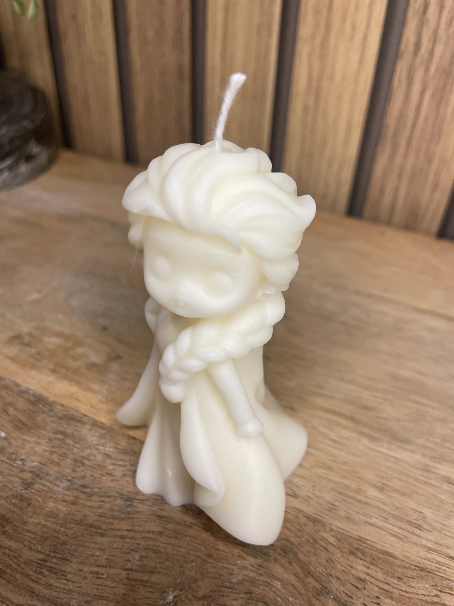 Décoration bougie parfumée la reine des neiges personnalisable. Cire végétal et fragrances de Grasse. Bougie artisanale. Cadeaux pour événements et cérémonies