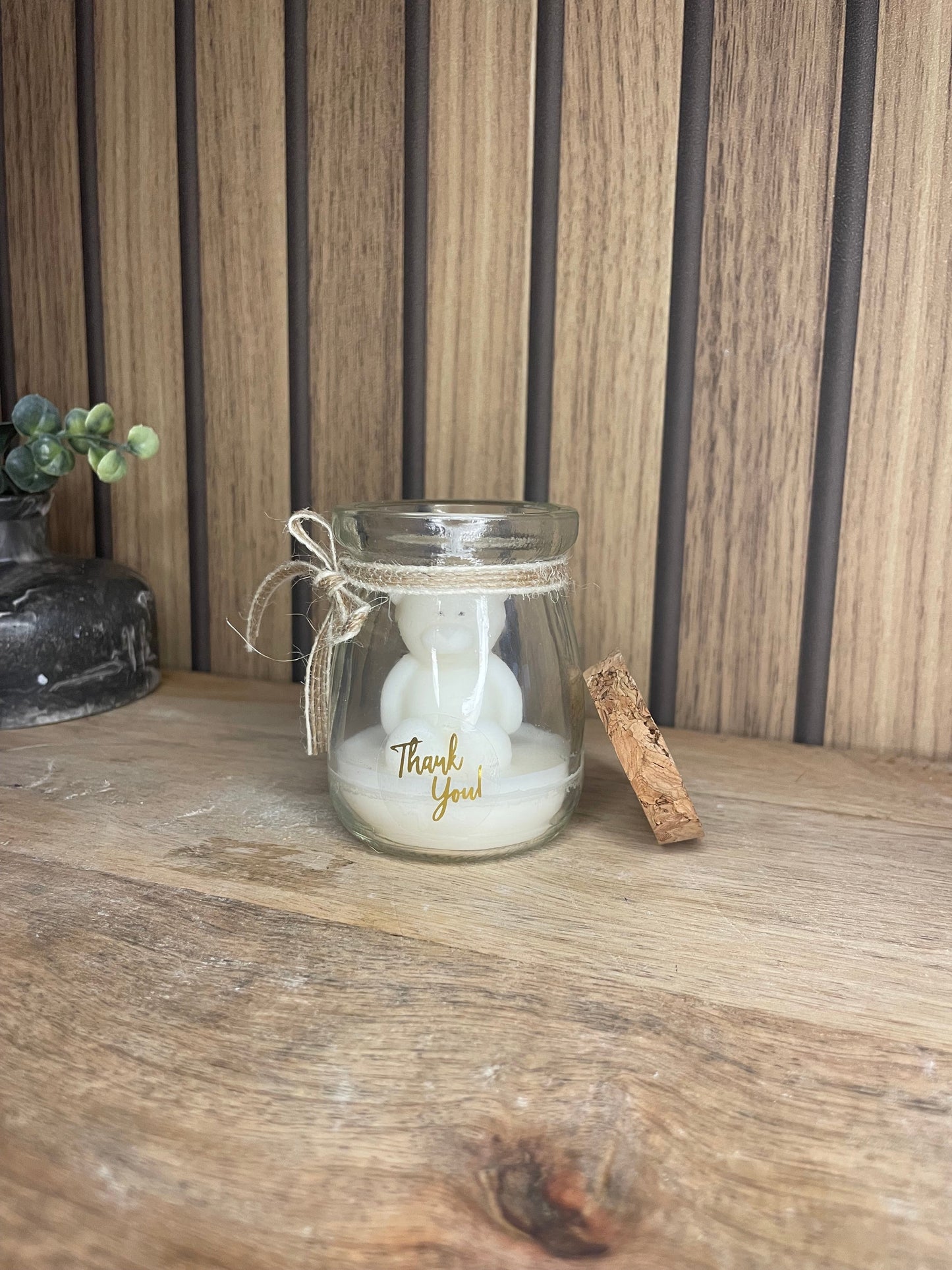 Décoration bougie parfumée ourson et noeud personnalisable. Cire végétal et fragrances de Grasse. Bougie artisanale. Cadeaux pour événements et cérémonies