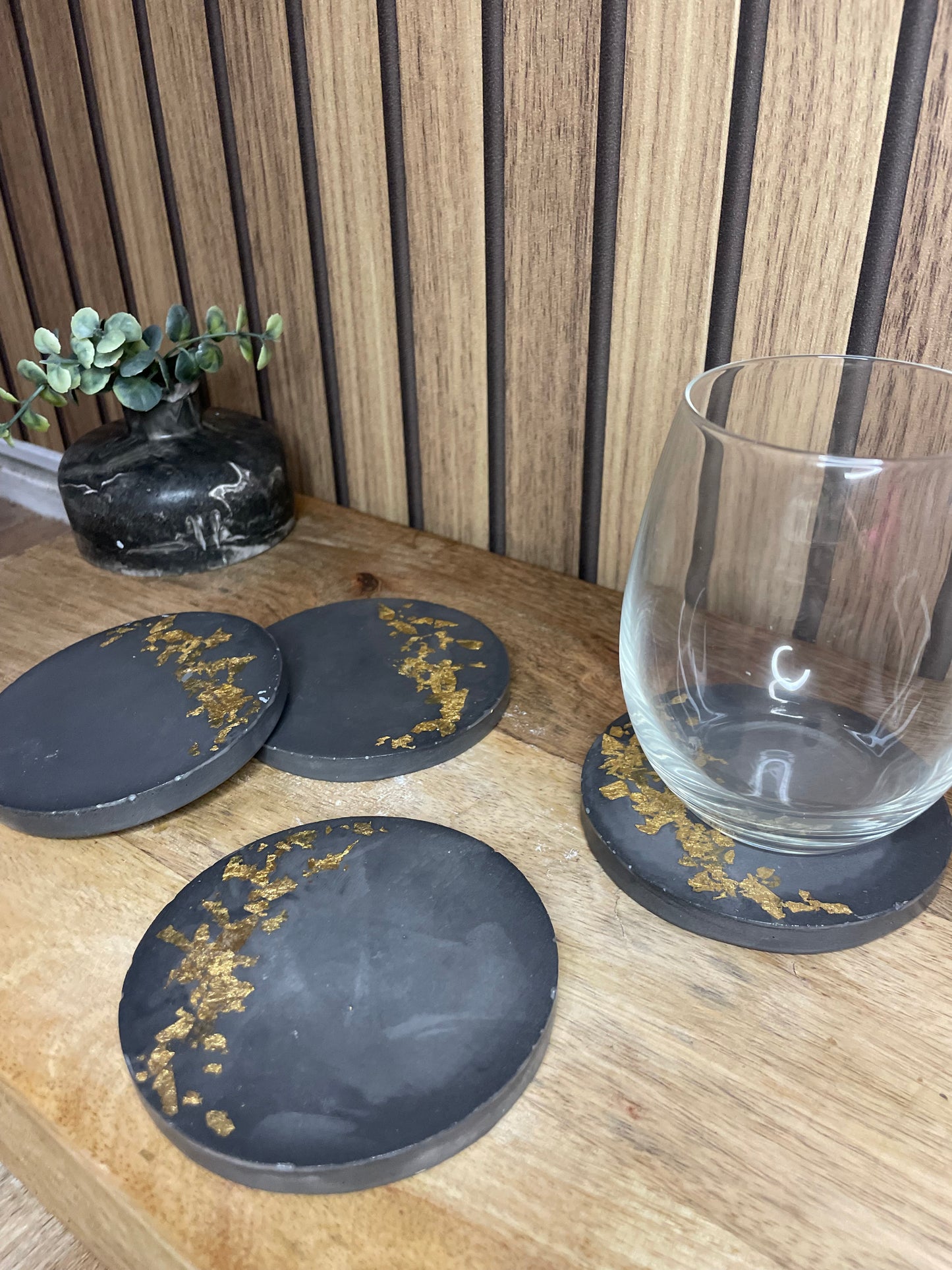Dessous de verres. Effet marbre. Cocktails. Apéro. Verres. Socle de rangements. Invités. Vaisselles. Accessoires maison.
A personnaliser