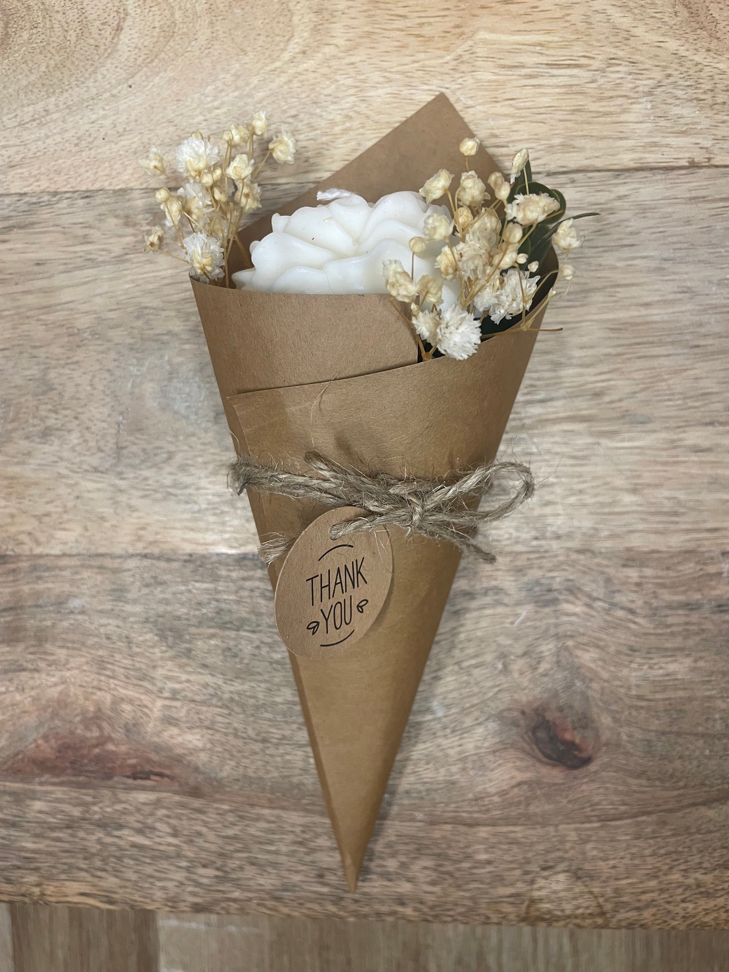 Cadeaux cérémonies et événements bouquet fleurs bougie pivoine et fleurs séchées