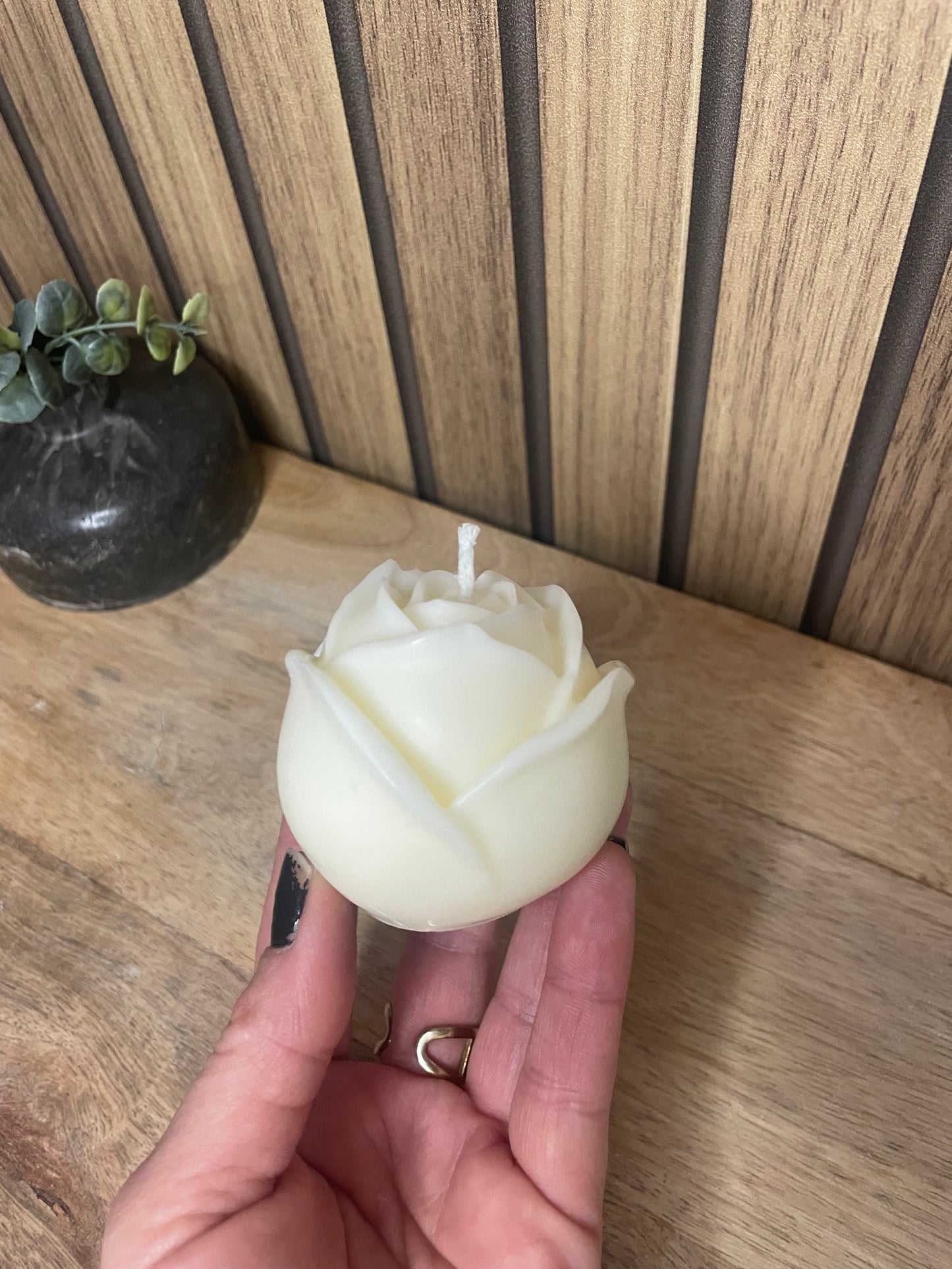 Décoration bougie parfumée en forme de roses avec fleurs séchées personnalisable. Cire végétal et fragrances de Grasse. Bougie artisanale. Cadeaux pour événements et cérémonies