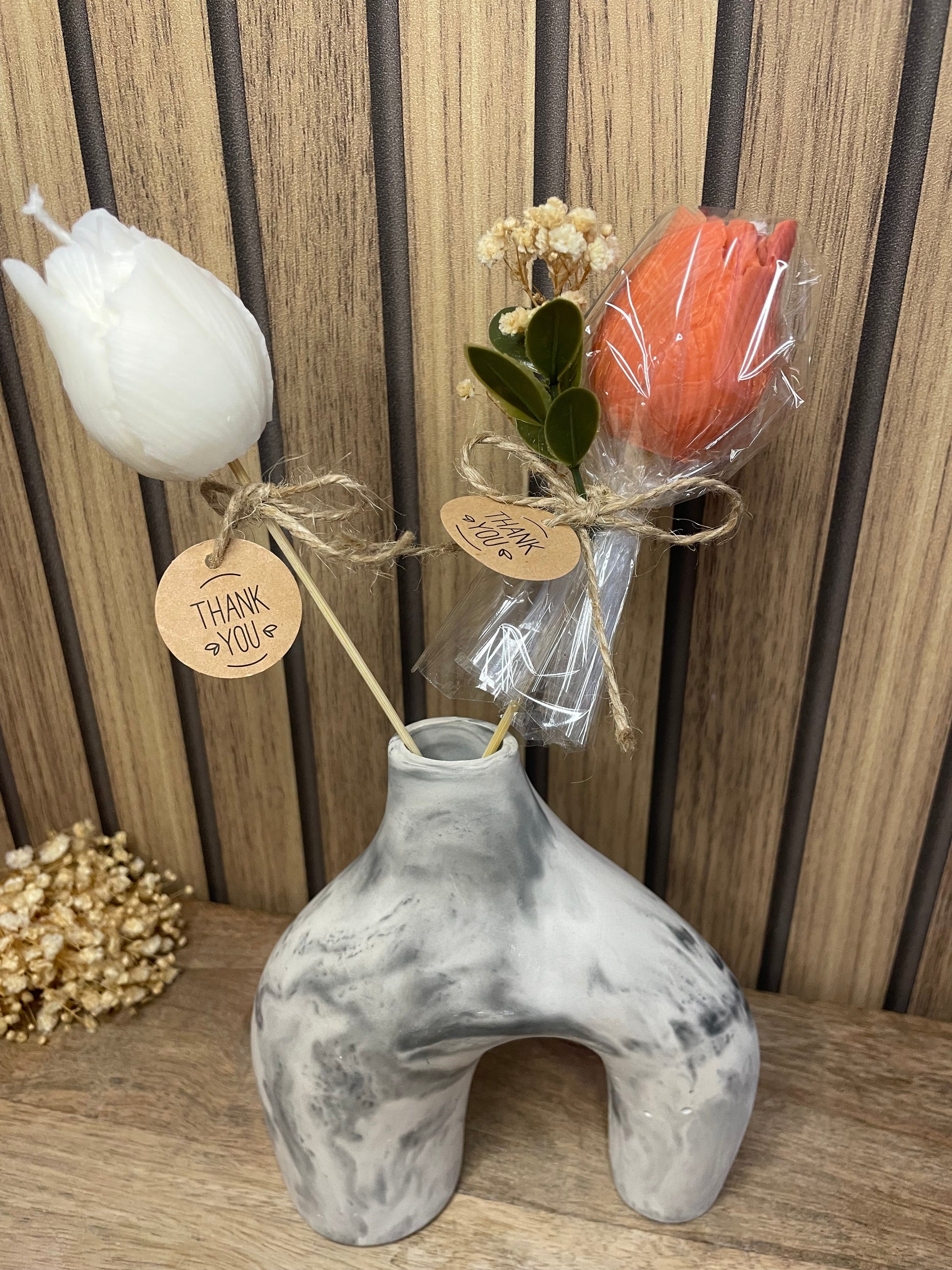Décoration et cadeau tulipes parfumée pivoine à personnaliser. Cire végétal et fragrances de Grasse. Bougie artisanale. Cadeaux invités cérémonies et événements. Mariage baptême anniversaire communion. Plaisir d’offrir.
Fleurs séchées