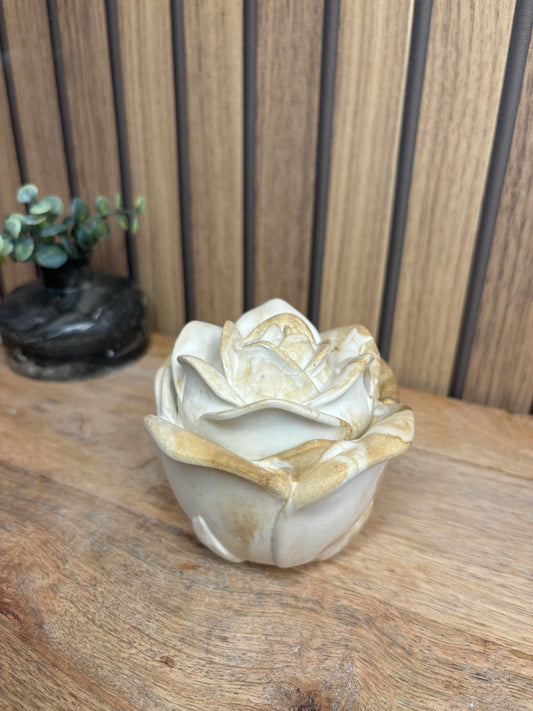 Objet déco. Boîte à bijoux. Bougie parfumée. Déco. Décoration d’intérieur. Parfum d’intérieur. Artisan Français. Artisanat. Fait main. Idée cadeau. Noël. Effet marbre.