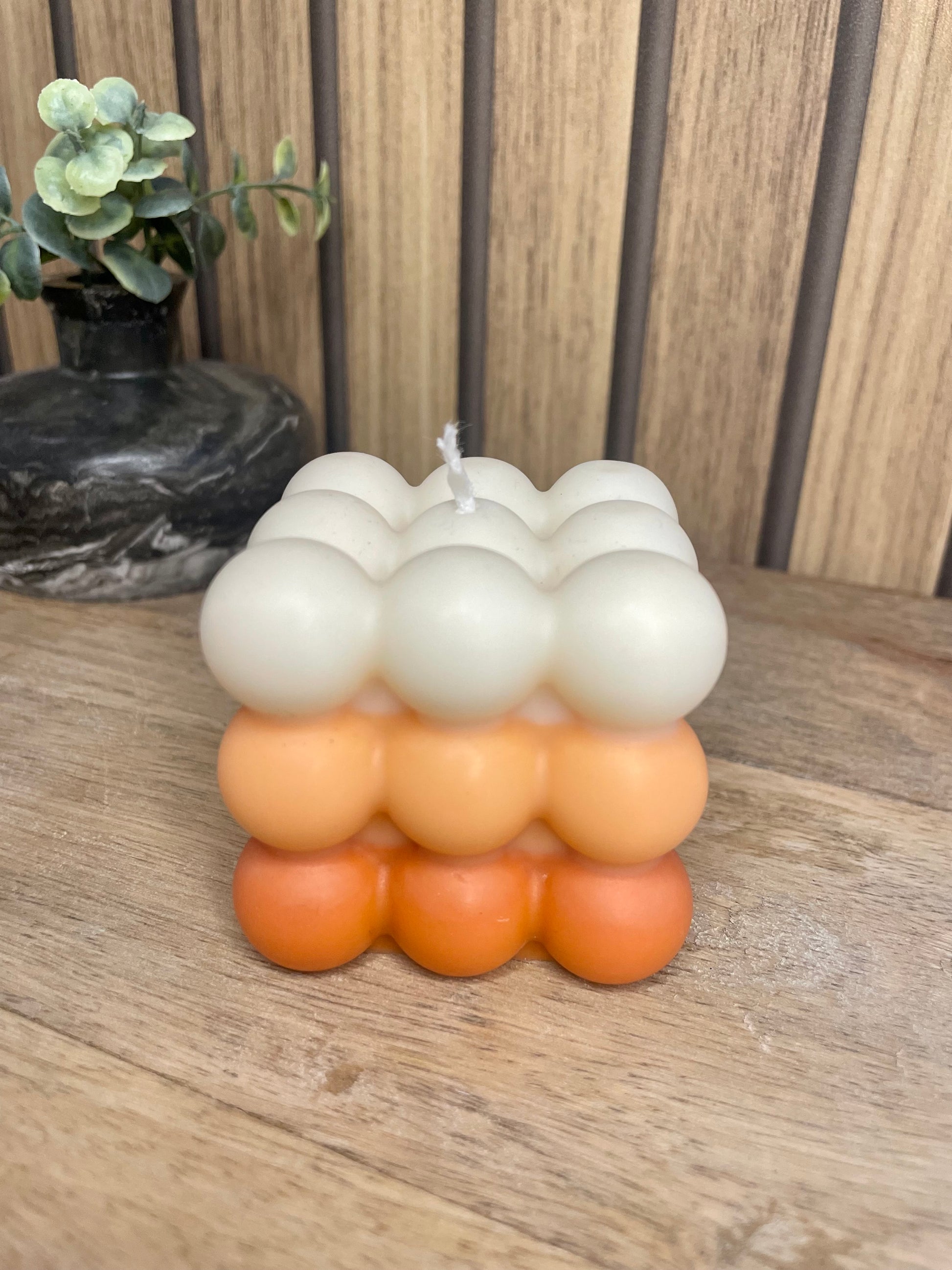 Bougie parfumée Bubble tricolore personnalisable. Cire végétal et parfum de Grasse. Bougie artisanale fait main.