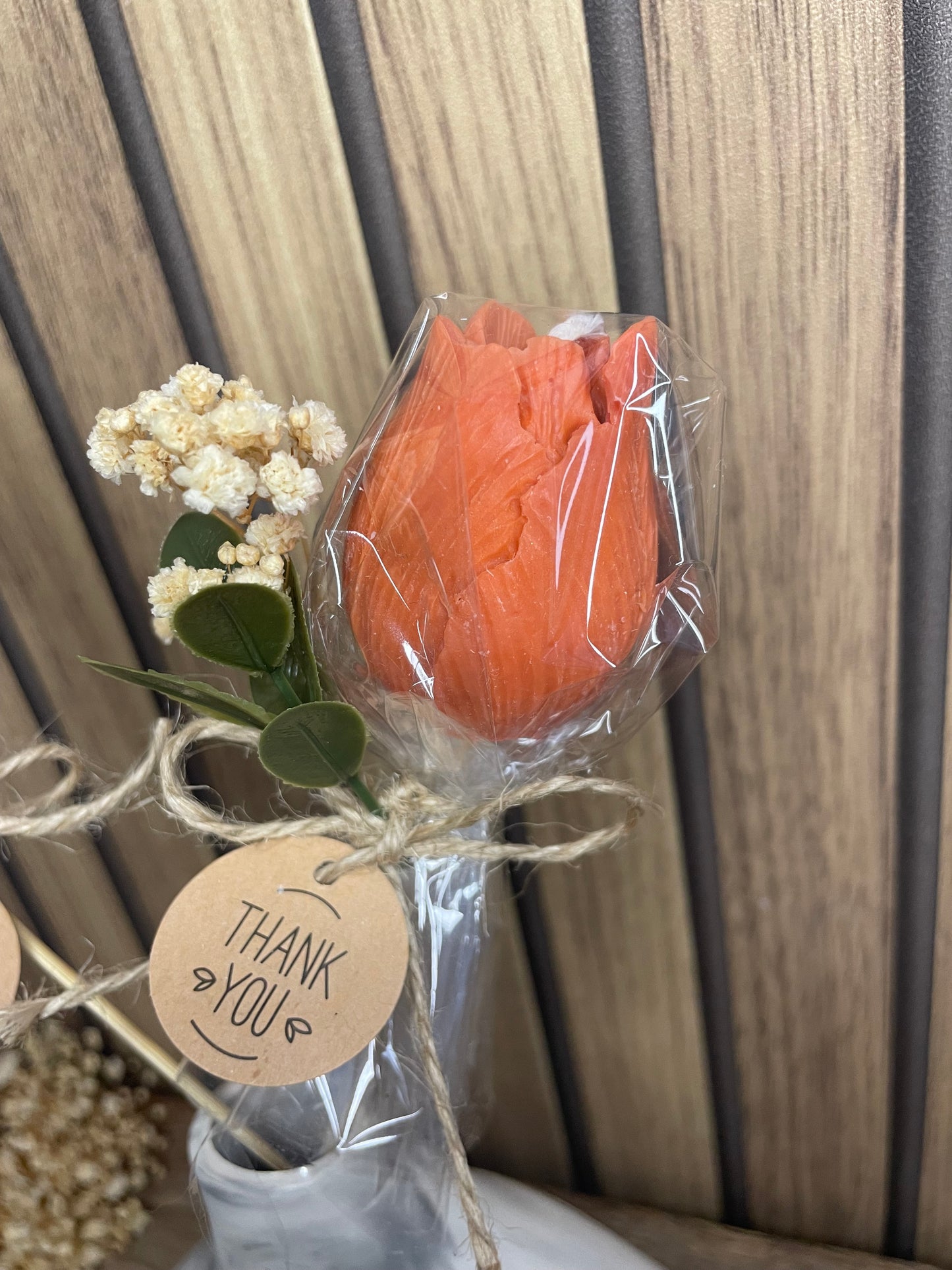 Décoration et cadeau tulipeparfumée pivoine à personnaliser. Cire végétal et fragrances de Grasse. Bougie artisanale. Cadeaux invités cérémonies et événements. Mariage baptême anniversaire communion. Plaisir d’offrir. Fleurs o