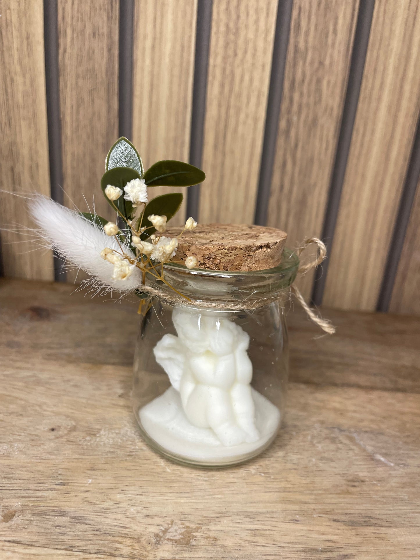 Décoration bougie parfumée ange et fleurs séchées personnalisable. Cire végétal et fragrances de Grasse. Bougie artisanale. Cadeaux pour événements et cérémonies