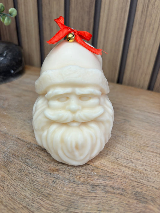 Bougie. Décoration de Noël. Idée cadeau. Déco de table. Fête de Noël. Père Noël. Bonhomme pain d’épice. Artisanat. Fait main. Cire de soja. Catalogue de jouets. Sapin. Boîte cadeau