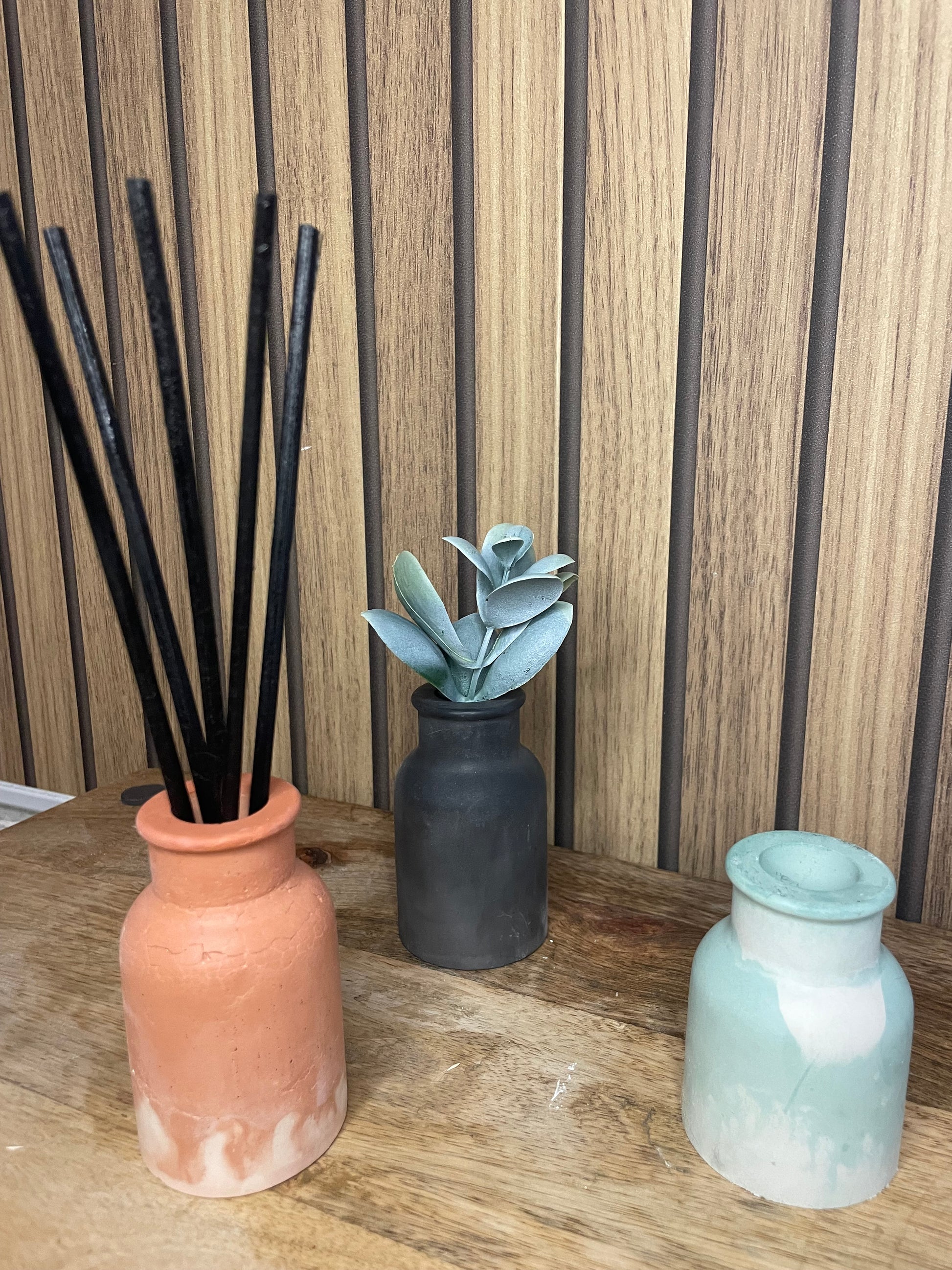 Vase. Petits vases. Déco. Décoration à personnaliser. Fleurs. Maison. Objets déco. Pot. Poudre de moulage écologique. Fait main. Artisanat Français.