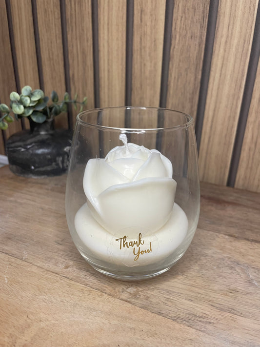 Décoration bougie parfumée en verre avec une rose personnalisable. Cire végétal et fragrances de Grasse. Bougie artisanale. Cadeaux pour événements et cérémonies