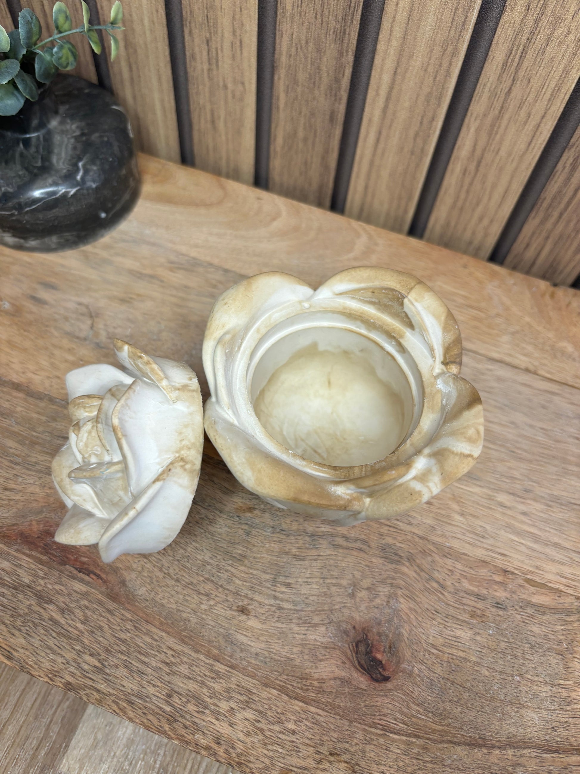 Objet déco. Boîte à bijoux. Bougie parfumée. Déco. Décoration d’intérieur. Parfum d’intérieur. Artisan Français. Artisanat. Fait main. Idée cadeau. Noël. Effet marbre.