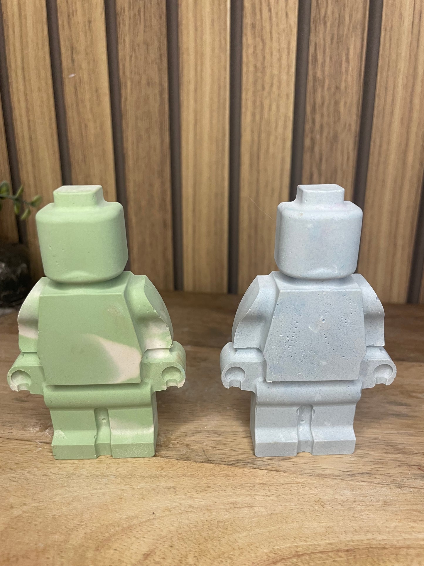 Figurine Lego. Legos. Déco. A personnaliser. A offrir. Décoration. Chambre d’enfant. Figurines. Poudre de moulage écologique. Fait main. Artisanat Français. anniversaire. Plaisir d’offrir. Déco chambre d’enfant. Wedding planner. Organisateur d’événements. Baptême, baby shower.