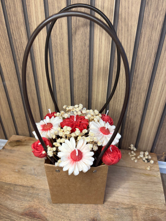 Bouquet. Saint Valentin. Bougie parfumée. Cadeau. Fleur. Parfum d’intérieur. Décoration. Idée cadeau. Anniversaire.