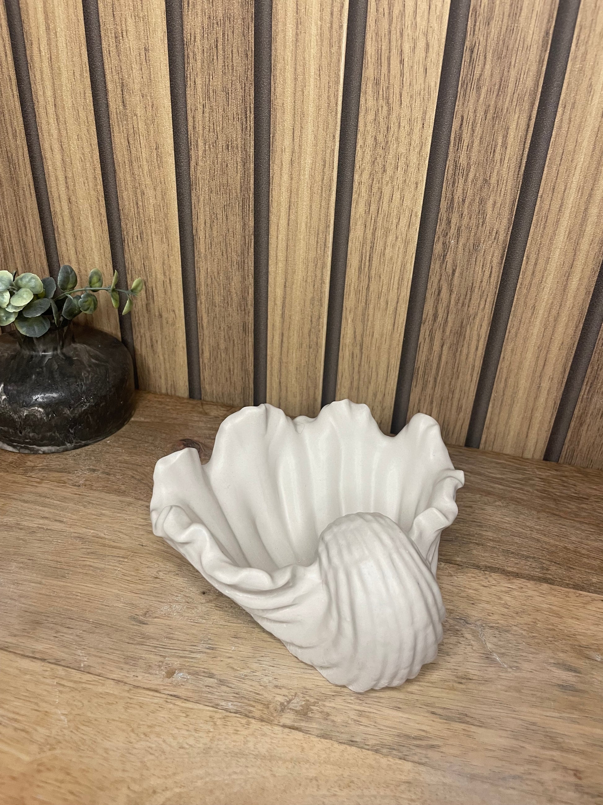 Vide poche coquillage. Coquillages. Déco. Objets déco. A personnaliser. Tendance. Déposez vos bijoux, vos clés, vos pièces de monnaies. Maison. Poudre de moulage écologique. Artisan Français. Fait main. Cadeaux.