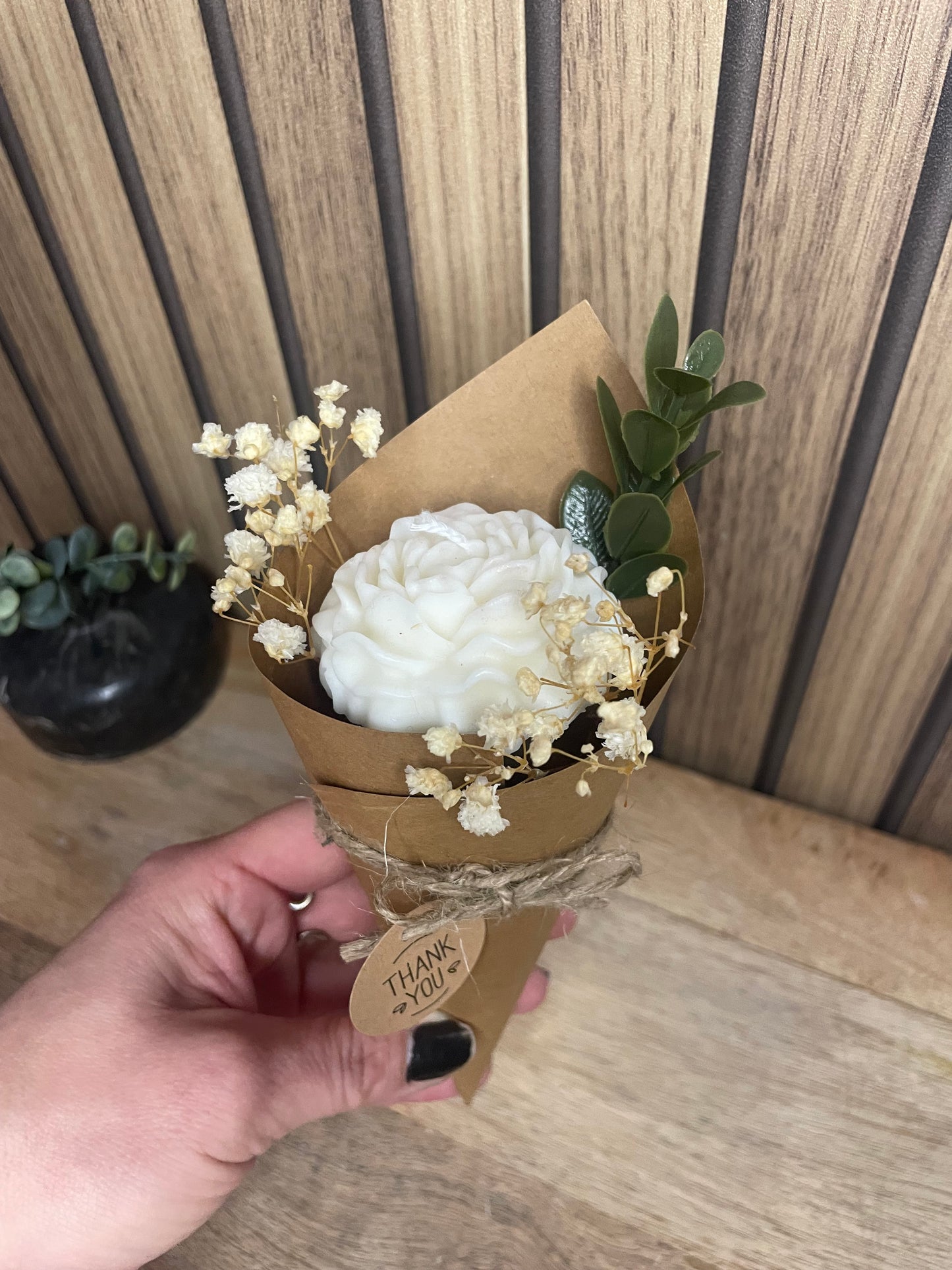 Cadeaux cérémonies et événements bouquet fleurs bougie pivoine et fleurs séchées
