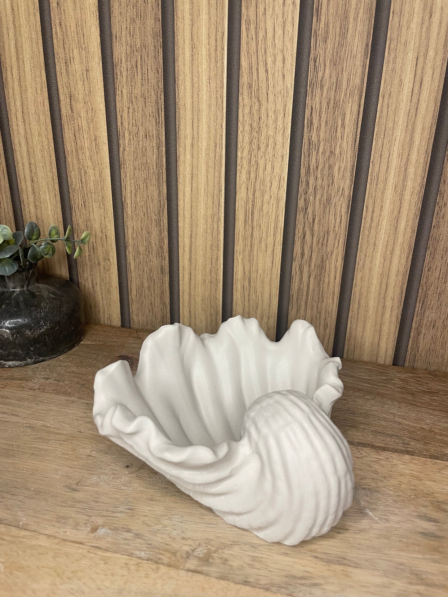 Vide poche coquillage. Coquillages. Déco. Objets déco. A personnaliser. Tendance. Déposez vos bijoux, vos clés, vos pièces de monnaies. Maison. Poudre de moulage écologique. Artisan Français. Fait main. Cadeaux.
