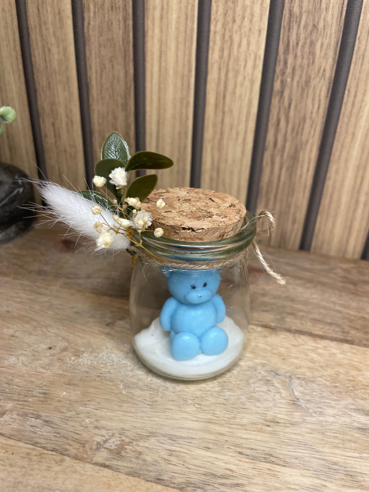 Décoration bougie parfumée ourson et fleurs séchées personnalisable. Cire végétal et fragrances de Grasse. Bougie artisanale. Cadeaux pour événements et cérémonies