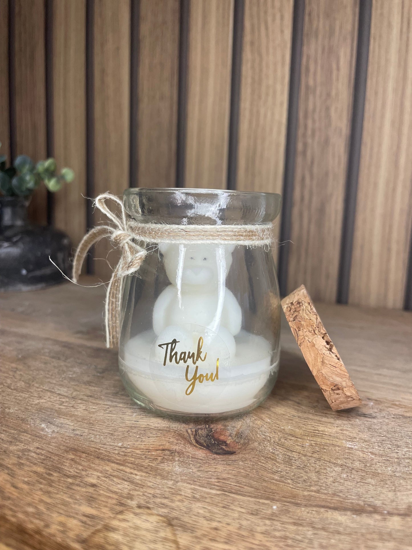 Décoration bougie parfumée ourson et noeud personnalisable. Cire végétal et fragrances de Grasse. Bougie artisanale. Cadeaux pour événements et cérémonies