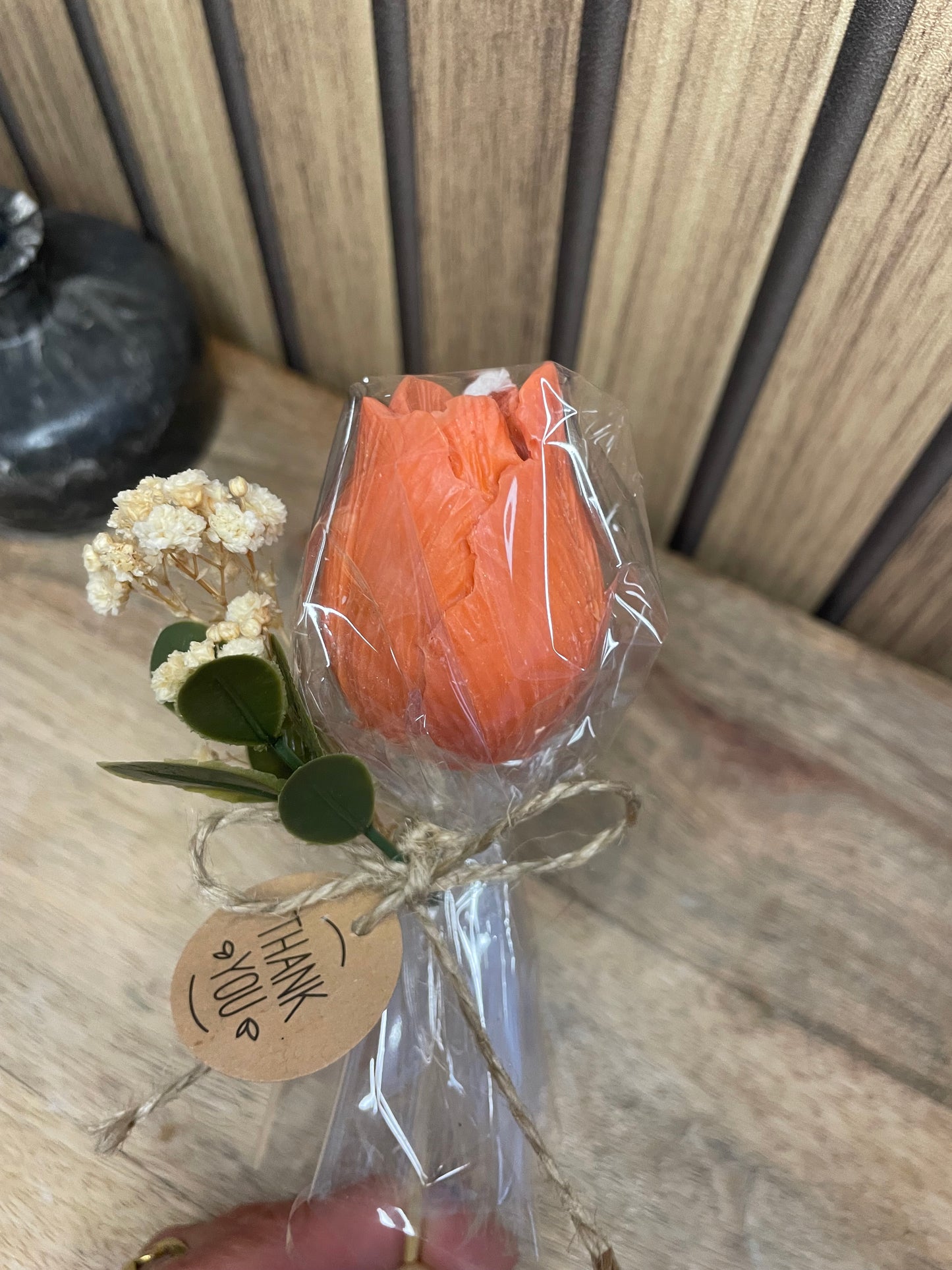 Décoration et cadeau tulipes parfumée pivoine à personnaliser. Cire végétal et fragrances de Grasse. Bougie artisanale. Cadeaux invités cérémonies et événements. Mariage baptême anniversaire communion. Plaisir d’offrir