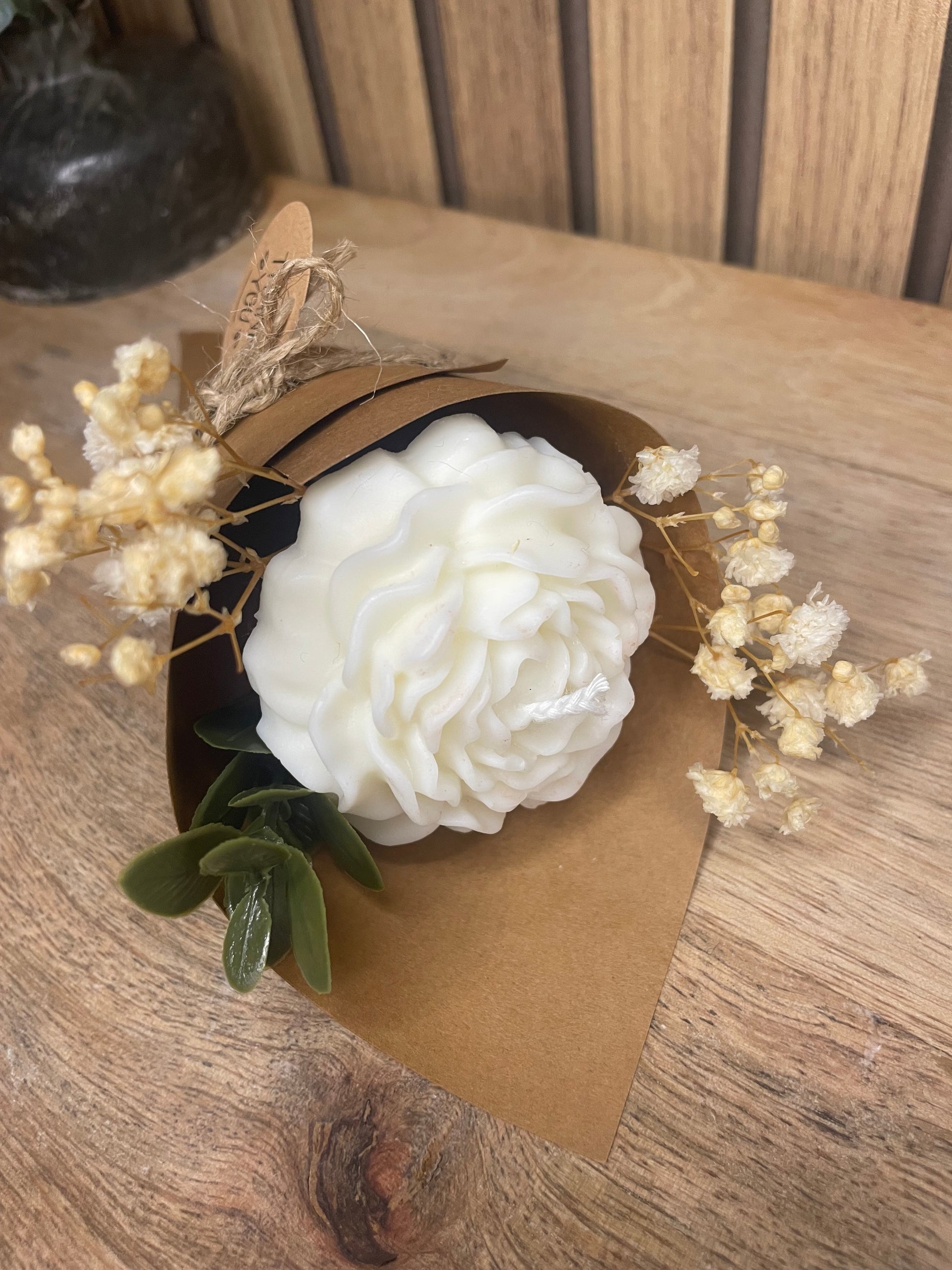 Cadeaux cérémonies et événements bouquet fleurs bougie pivoine et fleurs séchées