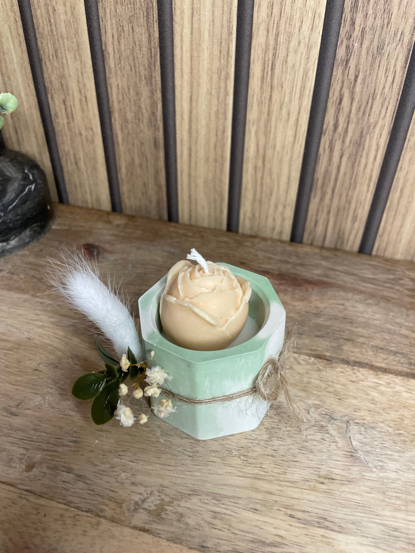 Décoration bougie parfumée rose et fleurs séchées personnalisable pour cadeaux événements et cérémonies