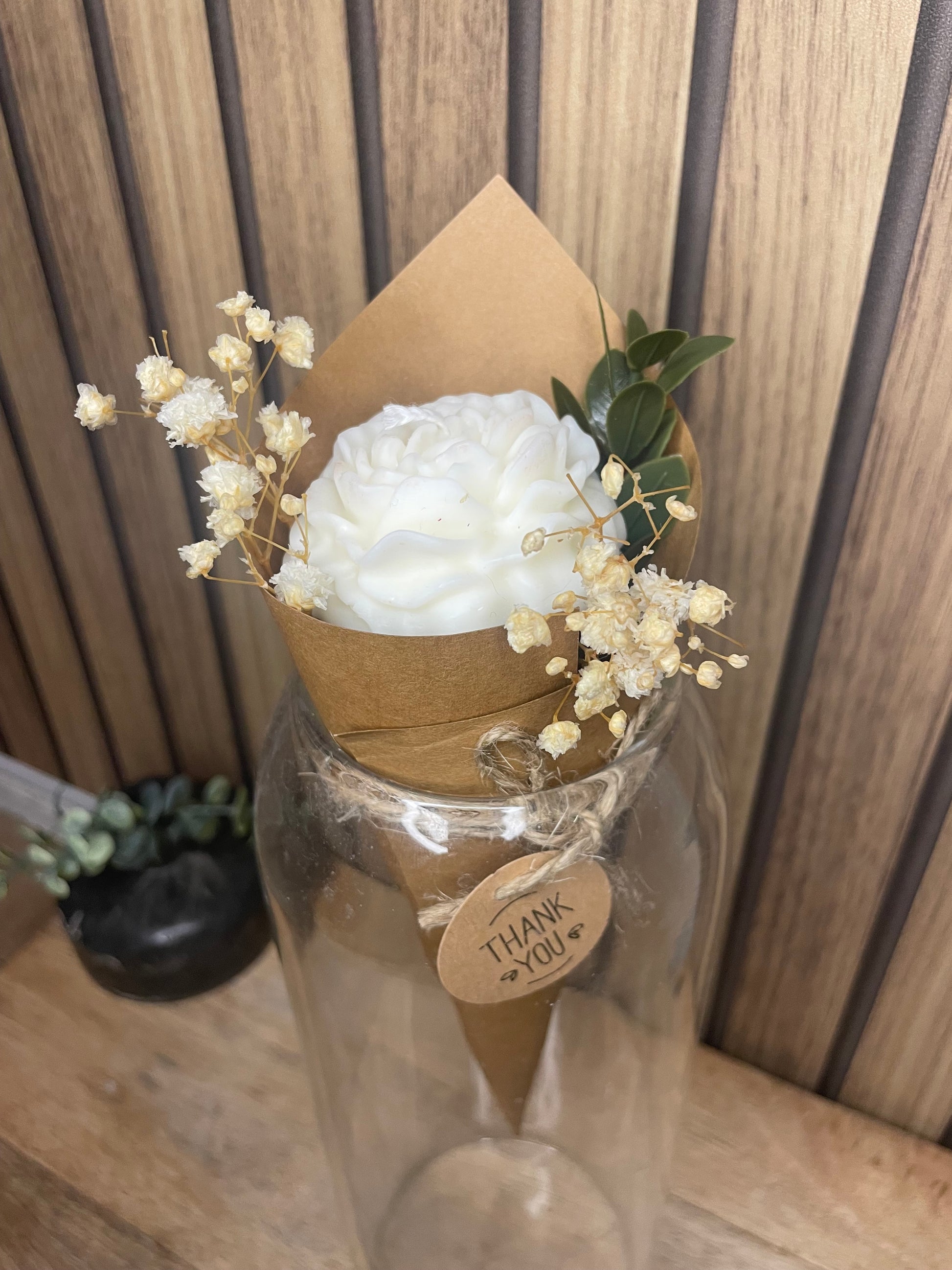 Cadeaux cérémonies et événements bouquet fleurs bougie pivoine et fleurs séchées