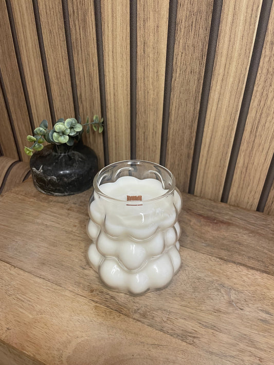 Bougie parfumée Artisanal. Cire végétal de soja. Parfum provenant de Grasse. Parfumer son intérieur. Bougie à personnaliser. Fragrance. Mèche en bois. Fait main. Artisan Français. Idée cadeau. Baiona. Bayonne. Pays basque
