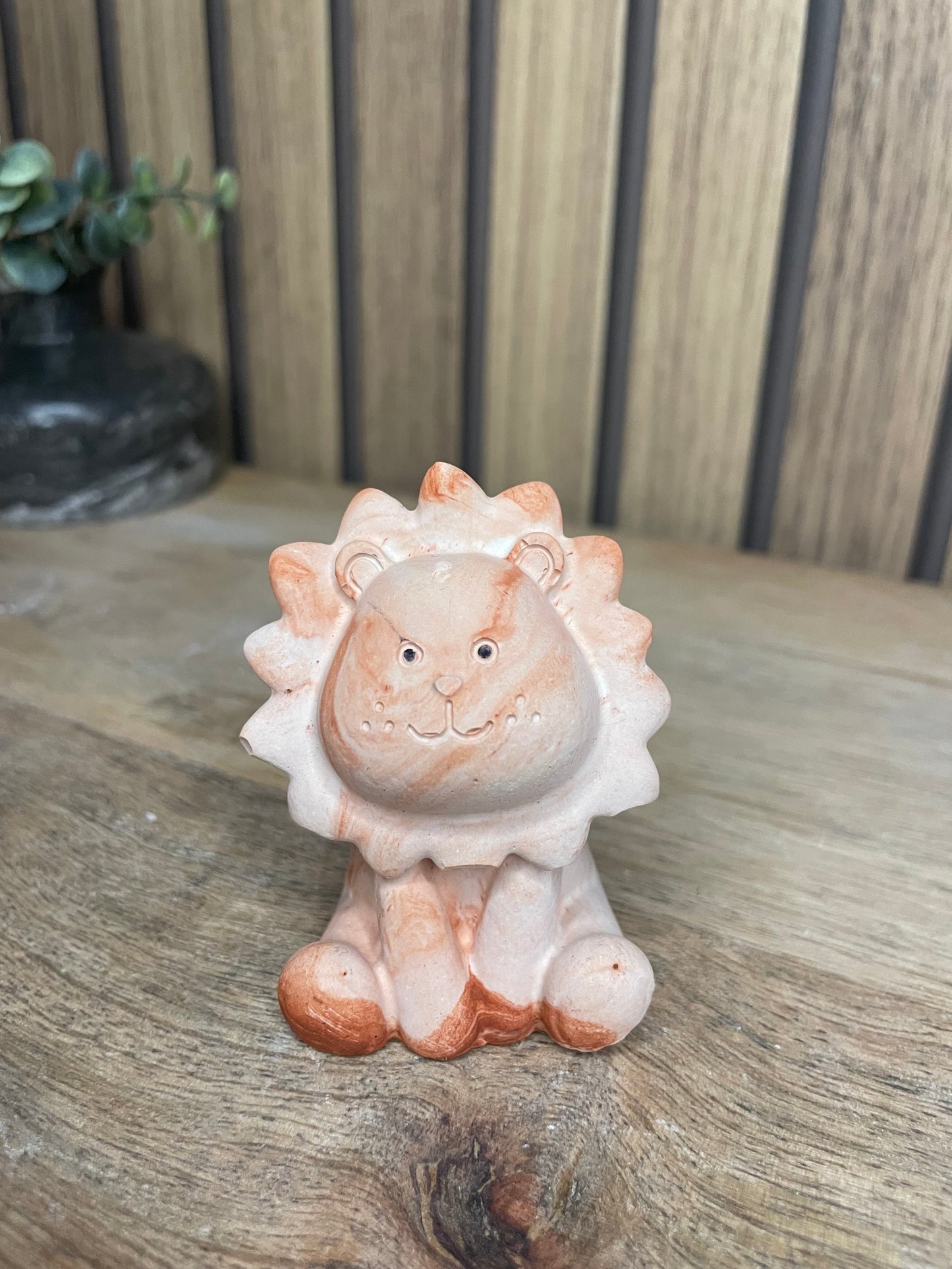 FIGURINE LION