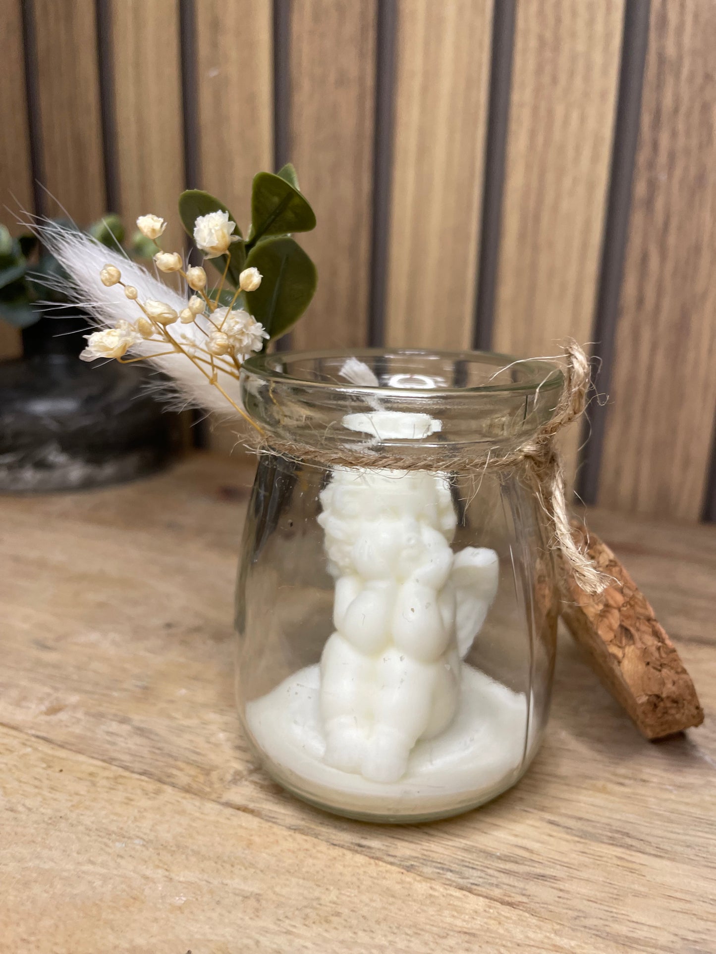 Décoration bougie parfumée ange et fleurs séchées personnalisable. Cire végétal et fragrances de Grasse. Bougie artisanale. Cadeaux pour événements et cérémonies