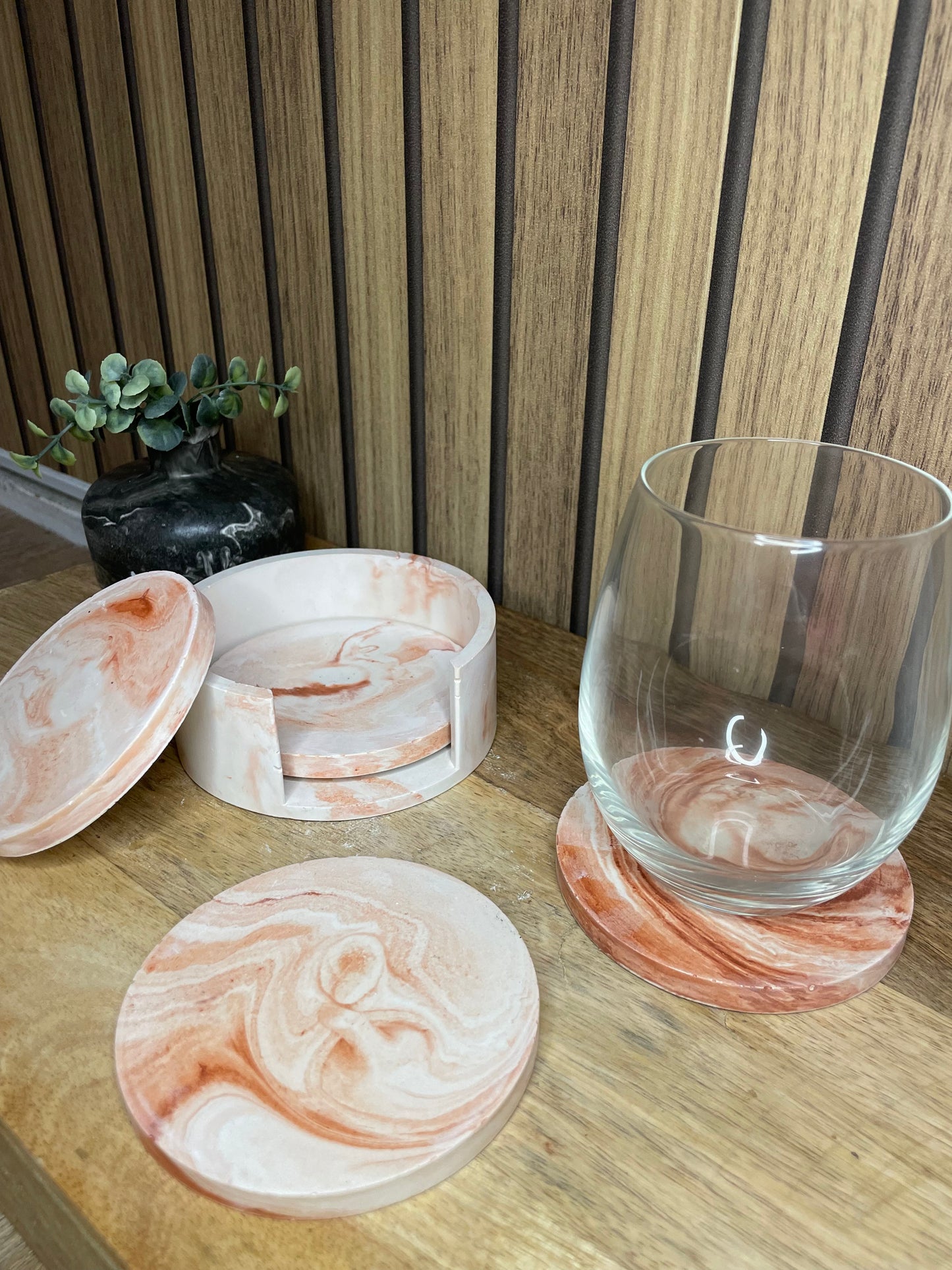 Dessous de verres. Effet marbre. Cocktails. Apéro. Verres. Socle de rangements. Invités. Vaisselles. Accessoires maison.