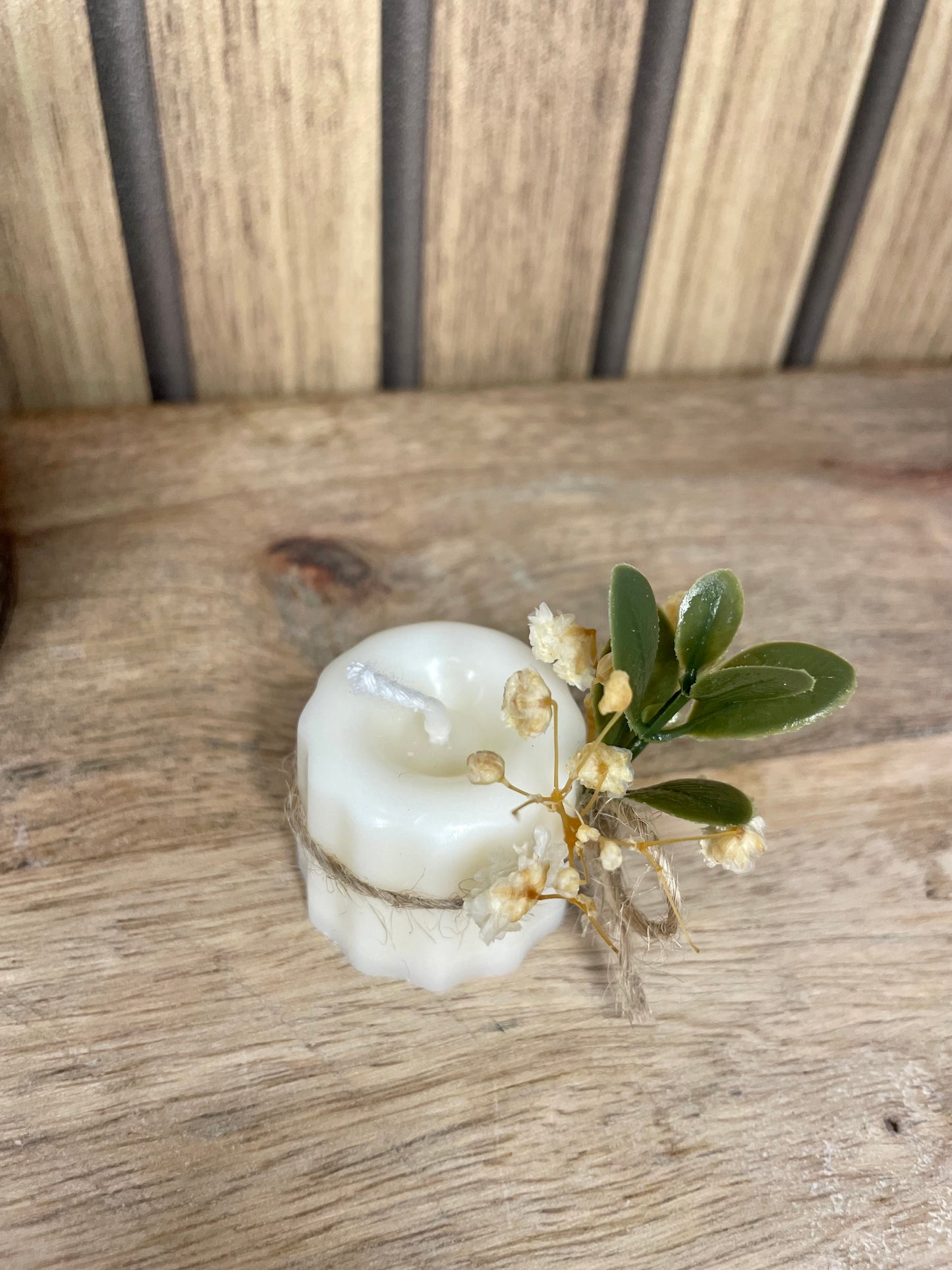 Bougie parfumée cannelé. Cire végétal et parfum de Grasse. Fabrication artisanale fait main. Cadeaux fêtes événements et cérémonies.
