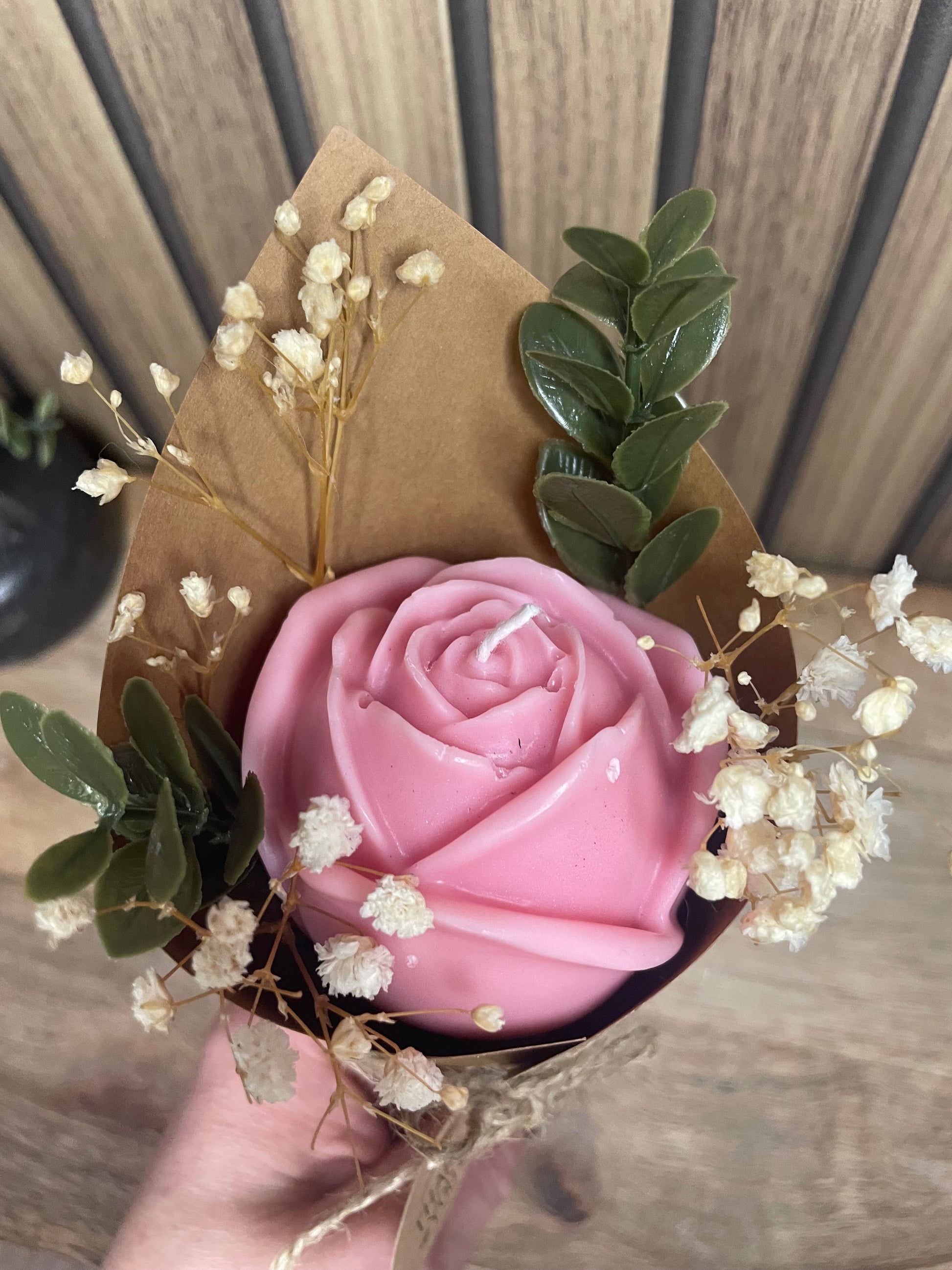 Cadeaux cérémonies et événements bouquet fleurs bougie rose et fleurs séchées