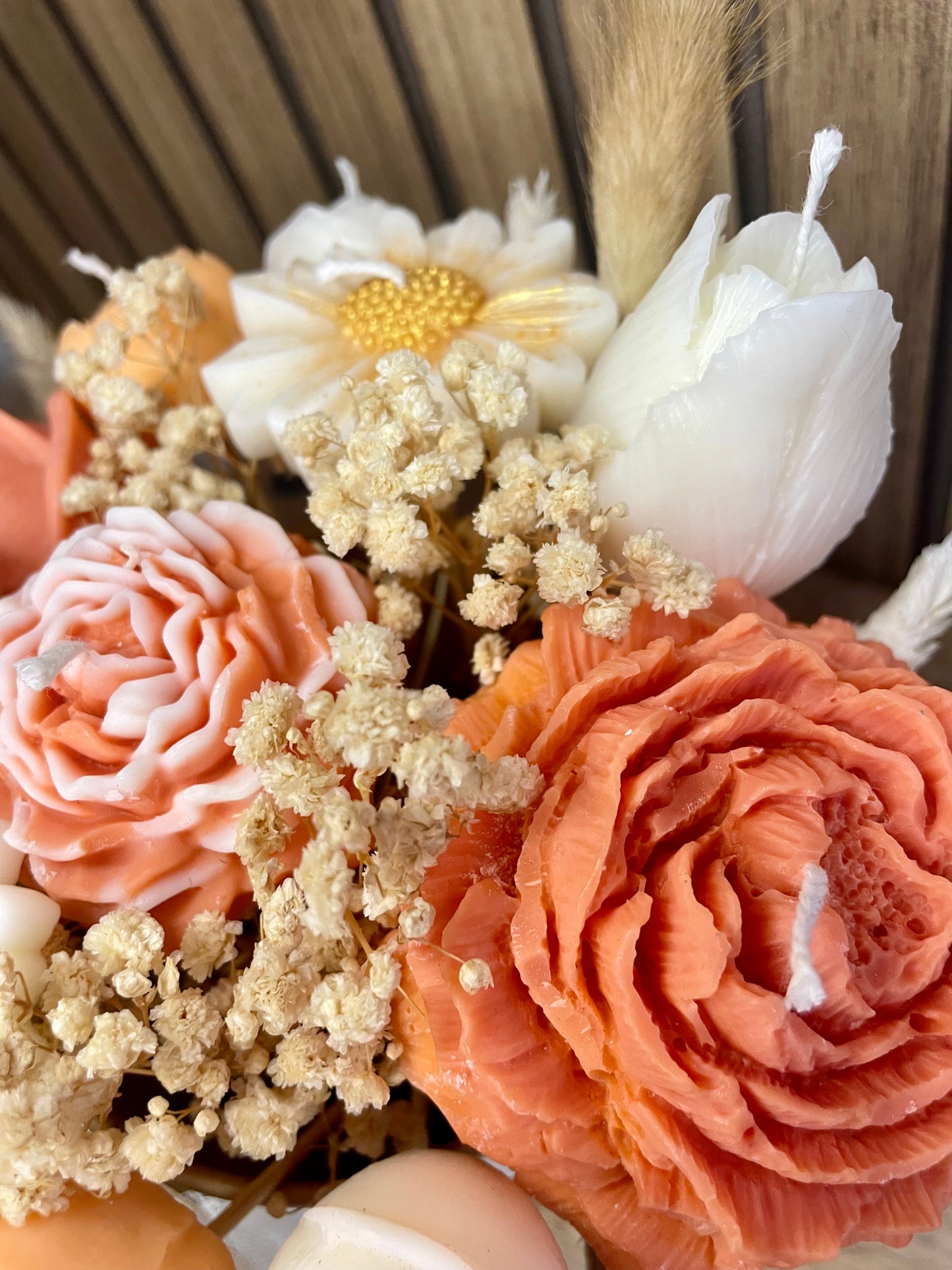 Bouquet de bougies parfumées. Fleurs pivoine rose tulipe marguerite et fleurs séchées. Fabrication artisanale fait main. Cire végétal et parfum de Grasse. Bougie artisanale. Cadeaux fêtes événements et cérémonies. Boîte à fleurs