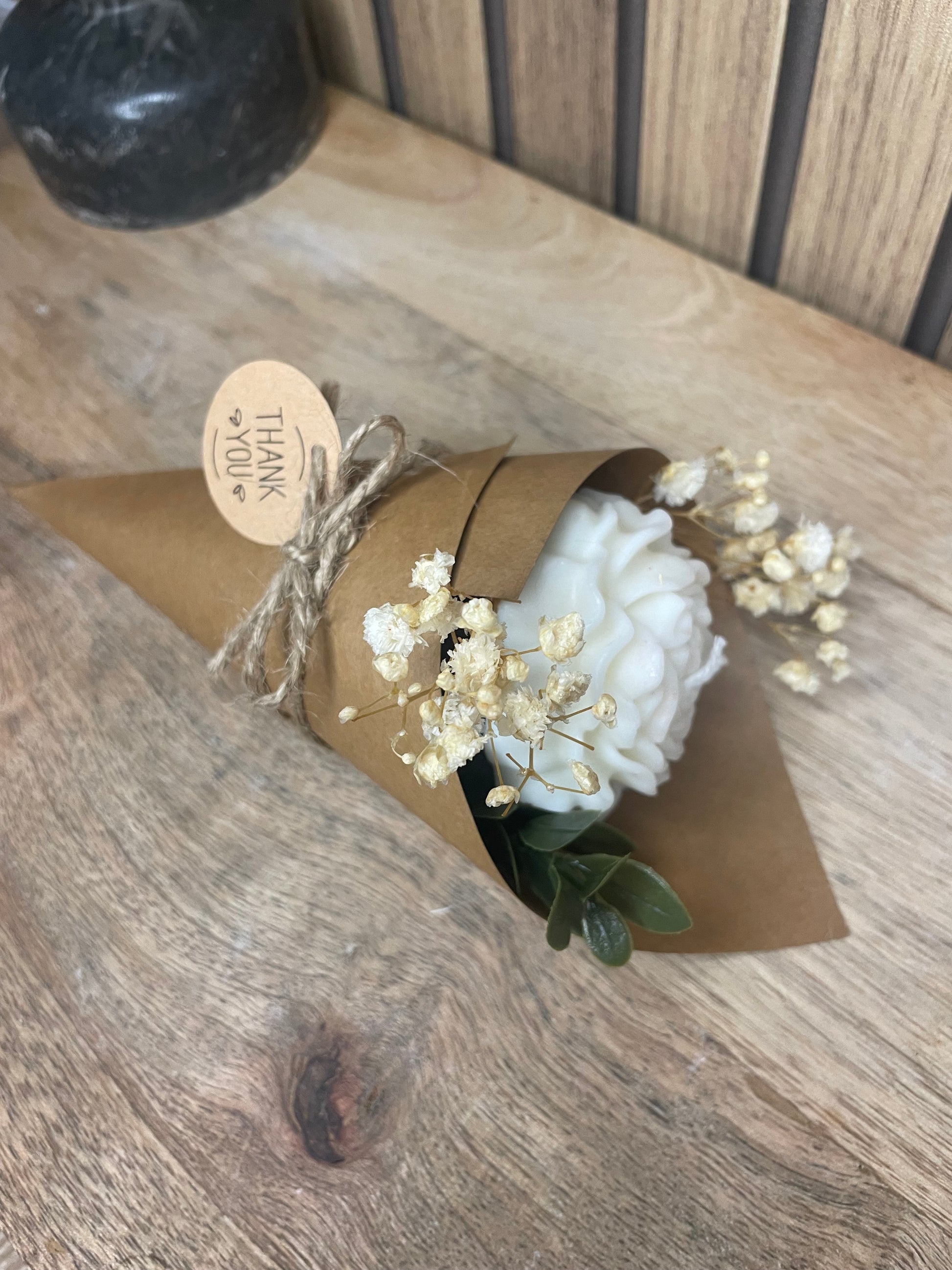 Cadeaux cérémonies et événements bouquet fleurs bougie pivoine et fleurs séchées