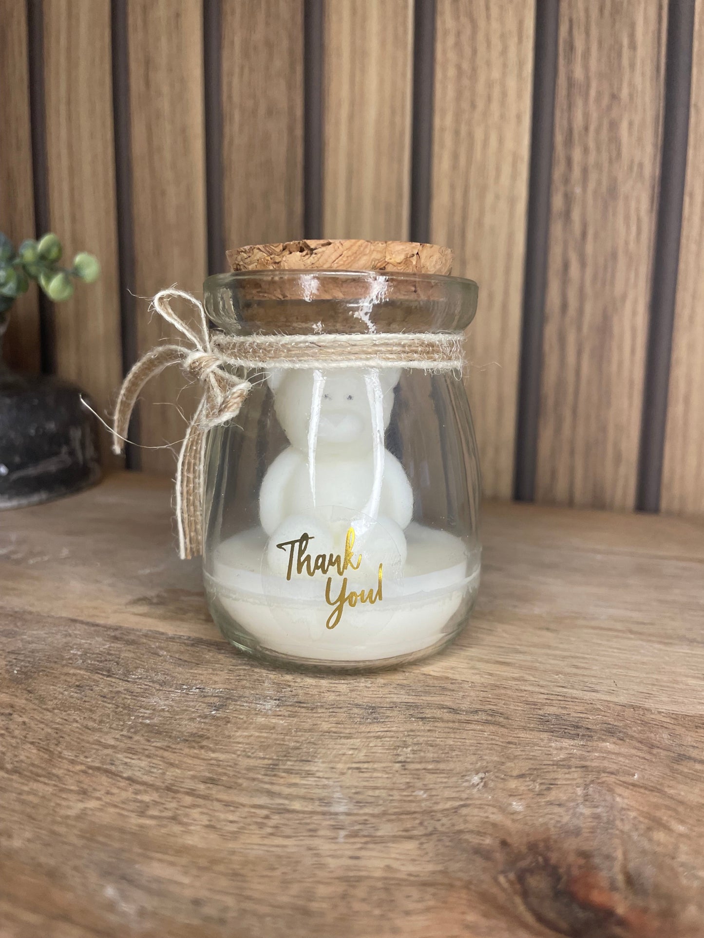 Décoration bougie parfumée ourson et noeud personnalisable. Cire végétal et fragrances de Grasse. Bougie artisanale. Cadeaux pour événements et cérémonies