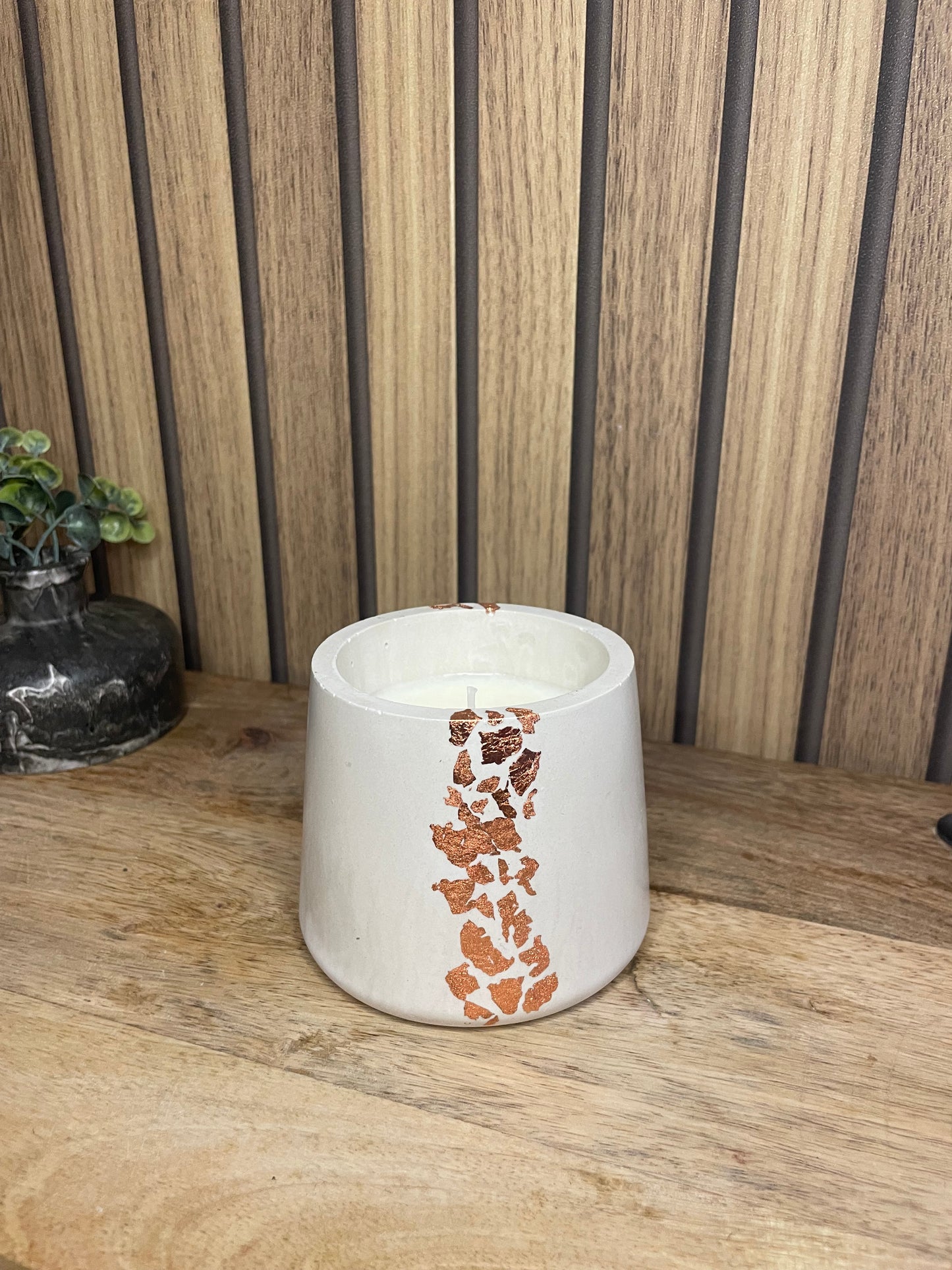 Décoration bougie parfumée blanche et cuivrée