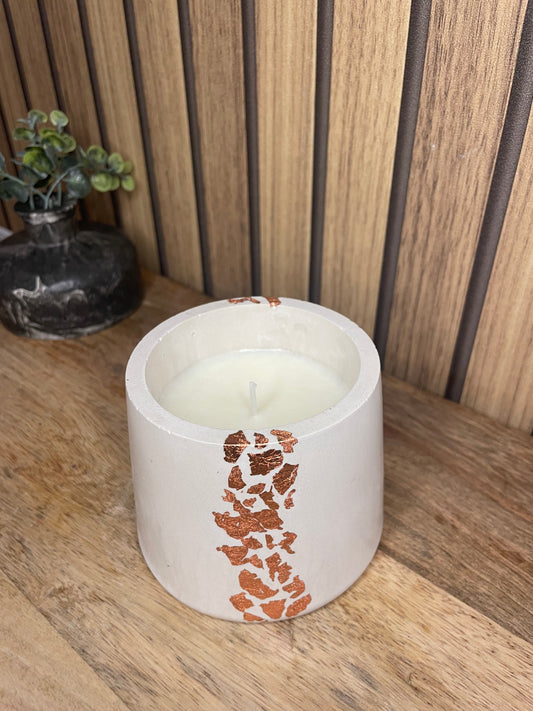 Décoration bougie parfumée blanche et cuivrée