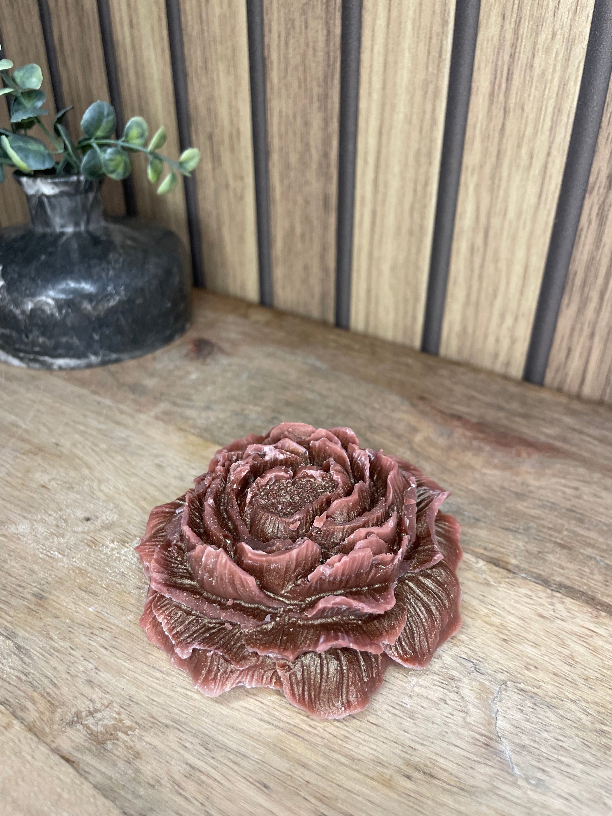 Décoration bougie parfumée pivoine personnalisable. Cire végétal et fragrances de Grasse. Bougie artisanale. Cadeaux pour événements et cérémonies. Boîte cadeaux avec noeud ou fleurs séchées 