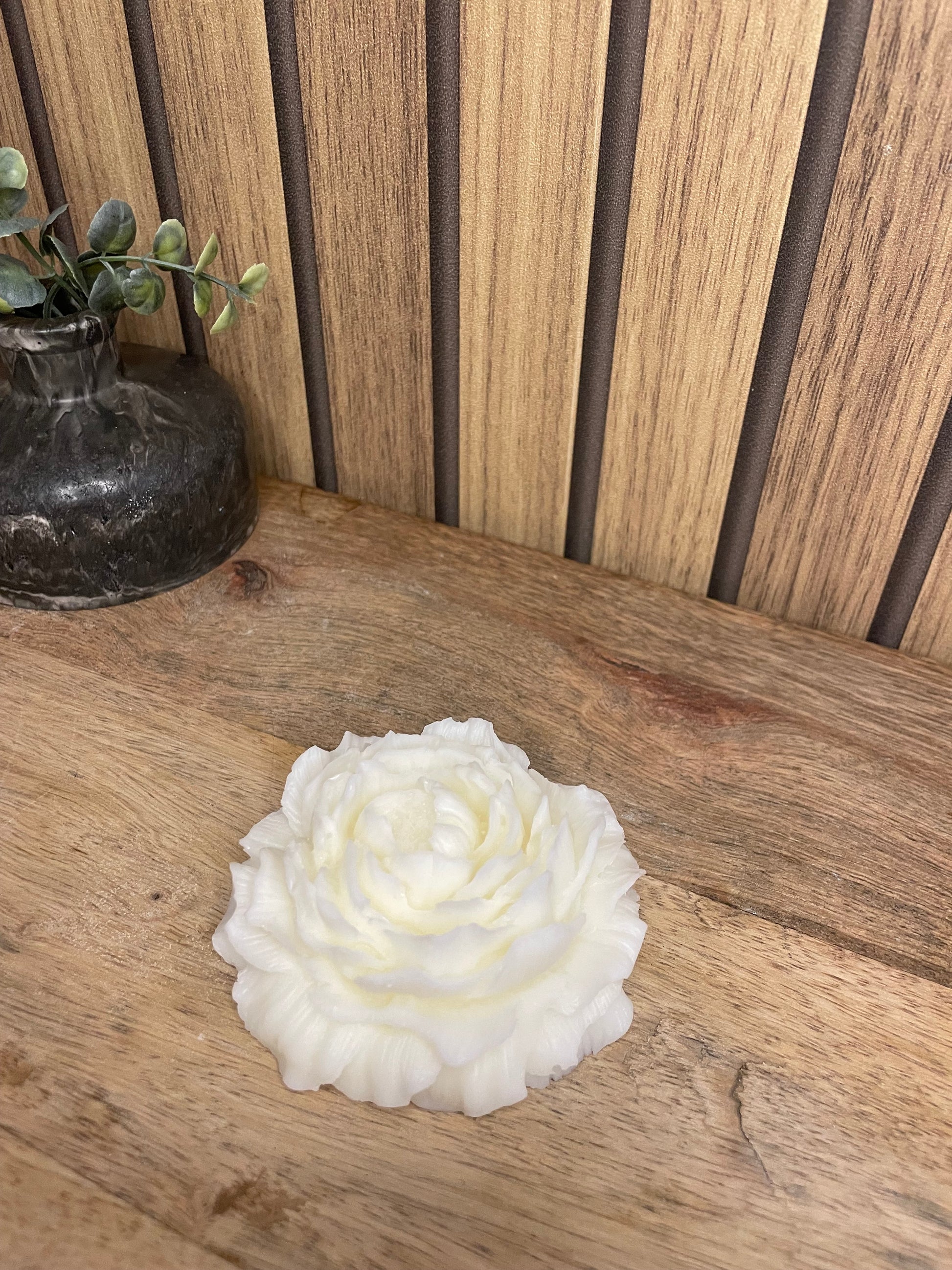 Décoration bougie parfumée pivoine personnalisable. Cire végétal et fragrances de Grasse. Bougie artisanale. 