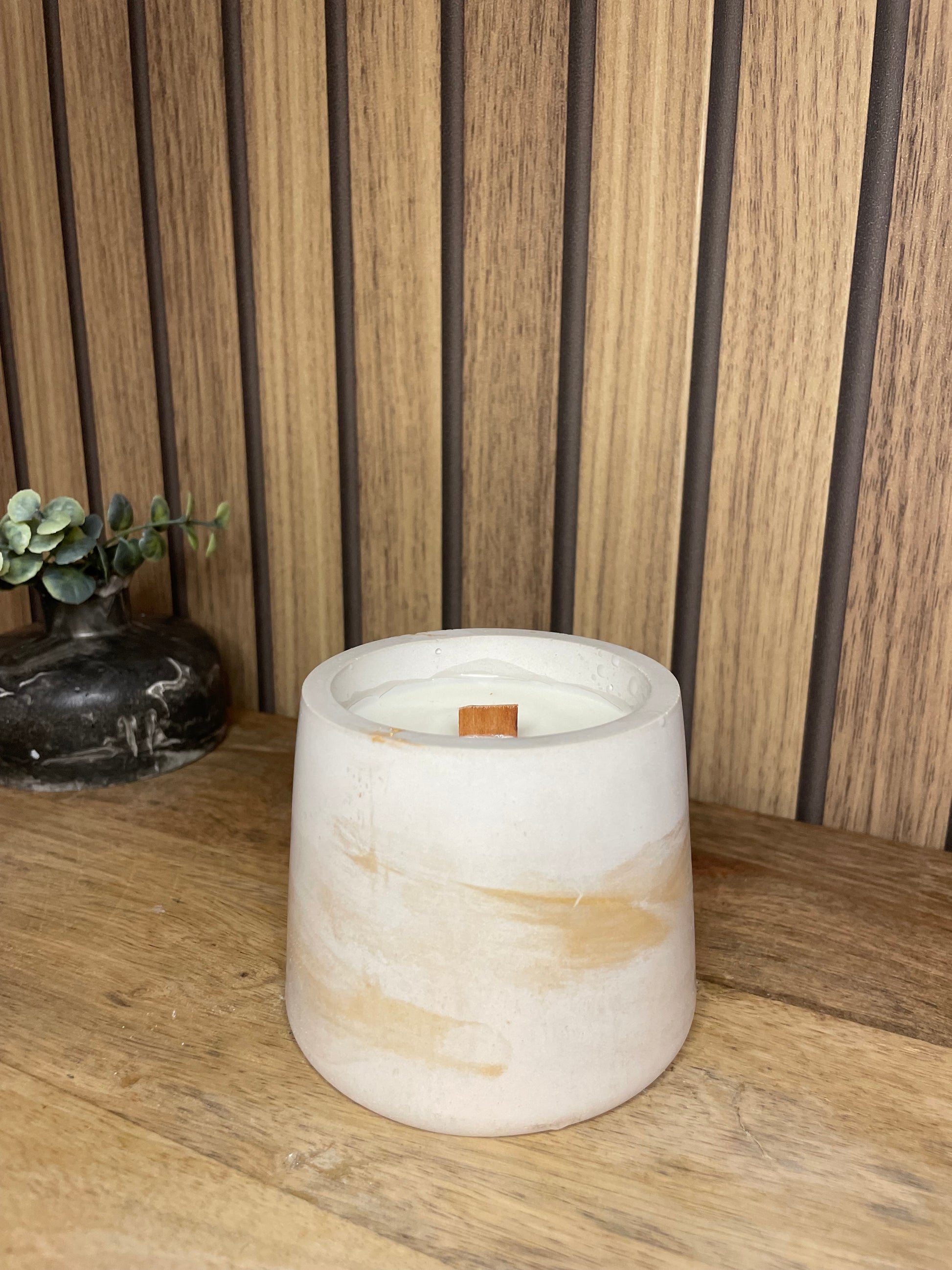 Décoration bougie parfumée blanche et or