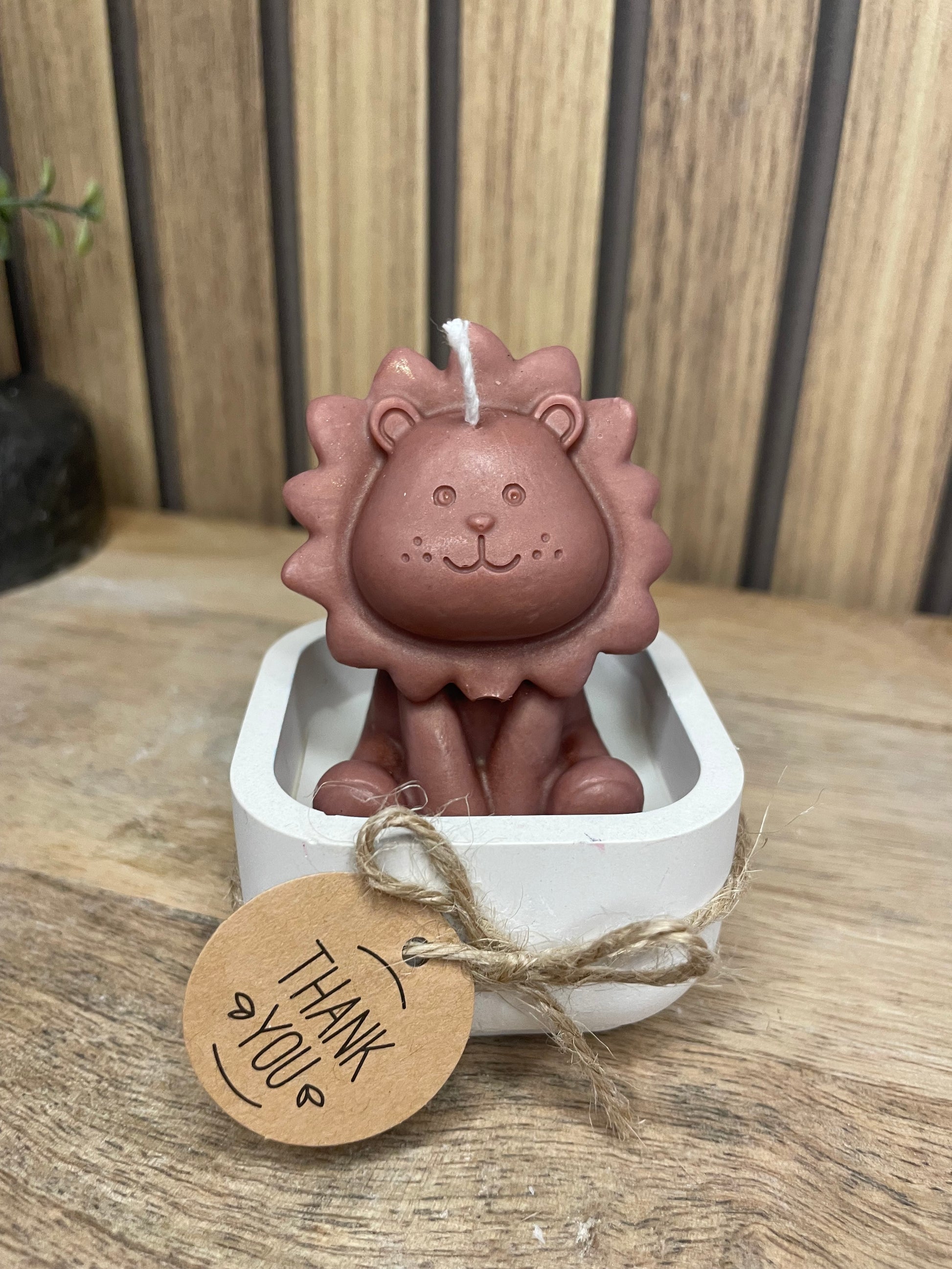 Décoration bougie parfumée lion personnalisable. Cire végétal et fragrances de Grasse. Bougie artisanale. Cadeaux pour événements et cérémonies 