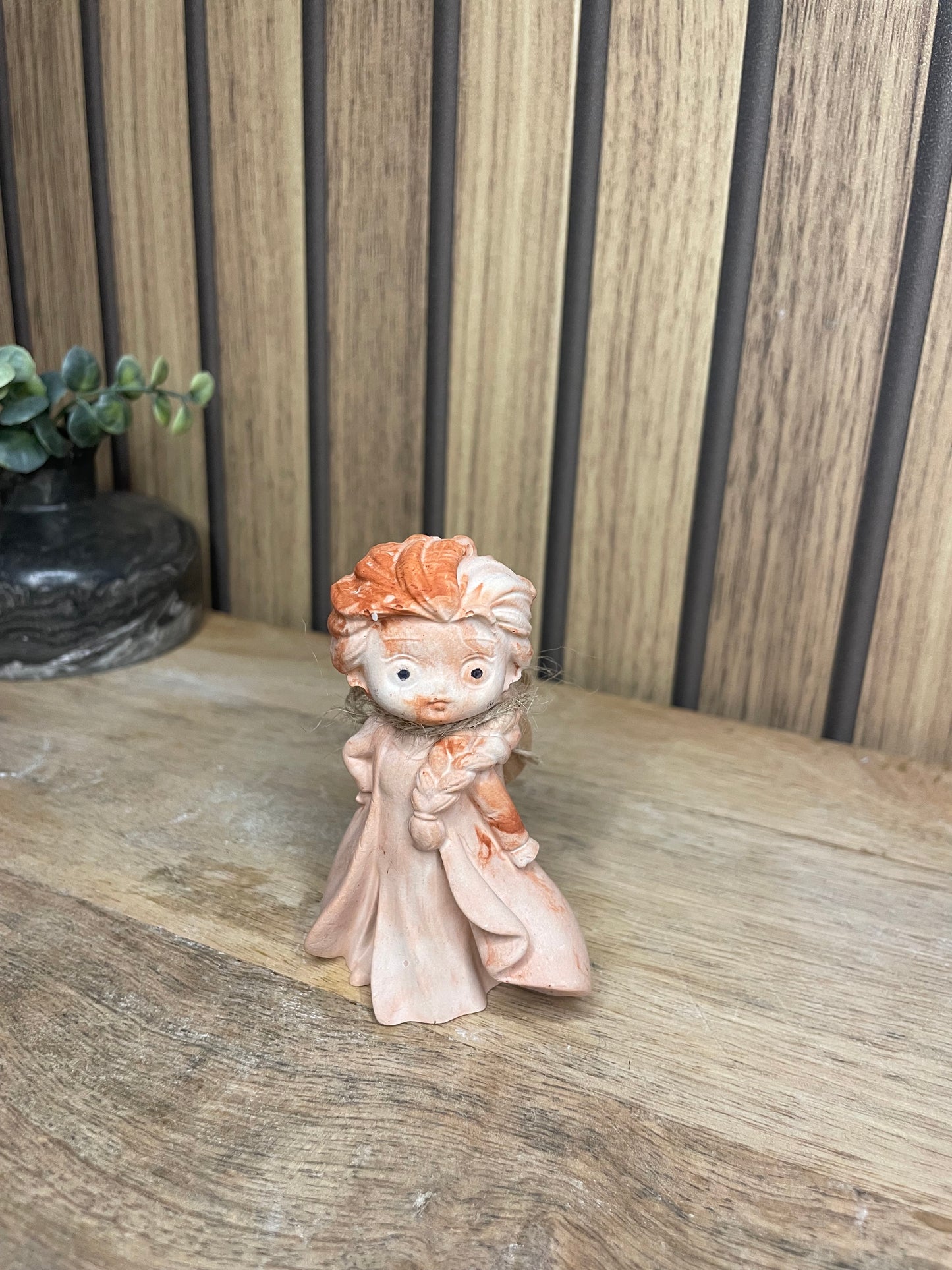 Figurine Reine des neiges. Disney. Fille. Déco chambre d’enfant. A personnaliser. A offrir. Décoration. Enfants. Figurines. Poudre de moulage écologique. Fait main. Artisanat Français. 
Cadeaux invités. Cérémonies, événements, anniversaire. Wedding planner. Organisateur d’événements.