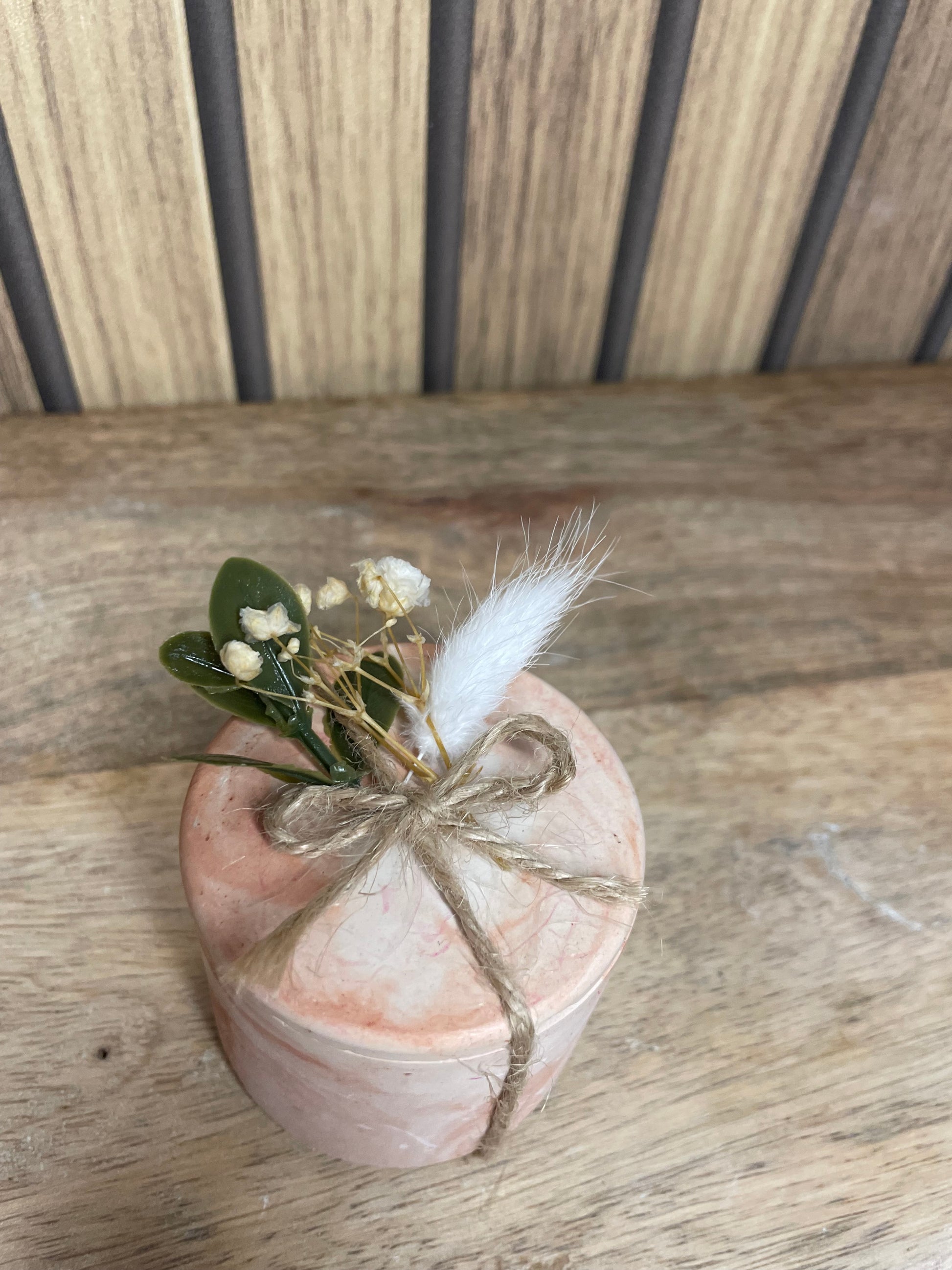 Décoration bougie parfumée et fleurs séchées personnalisable. Cire végétal et fragrances de Grasse. Bougie artisanale. Cadeaux pour événements et cérémonies 